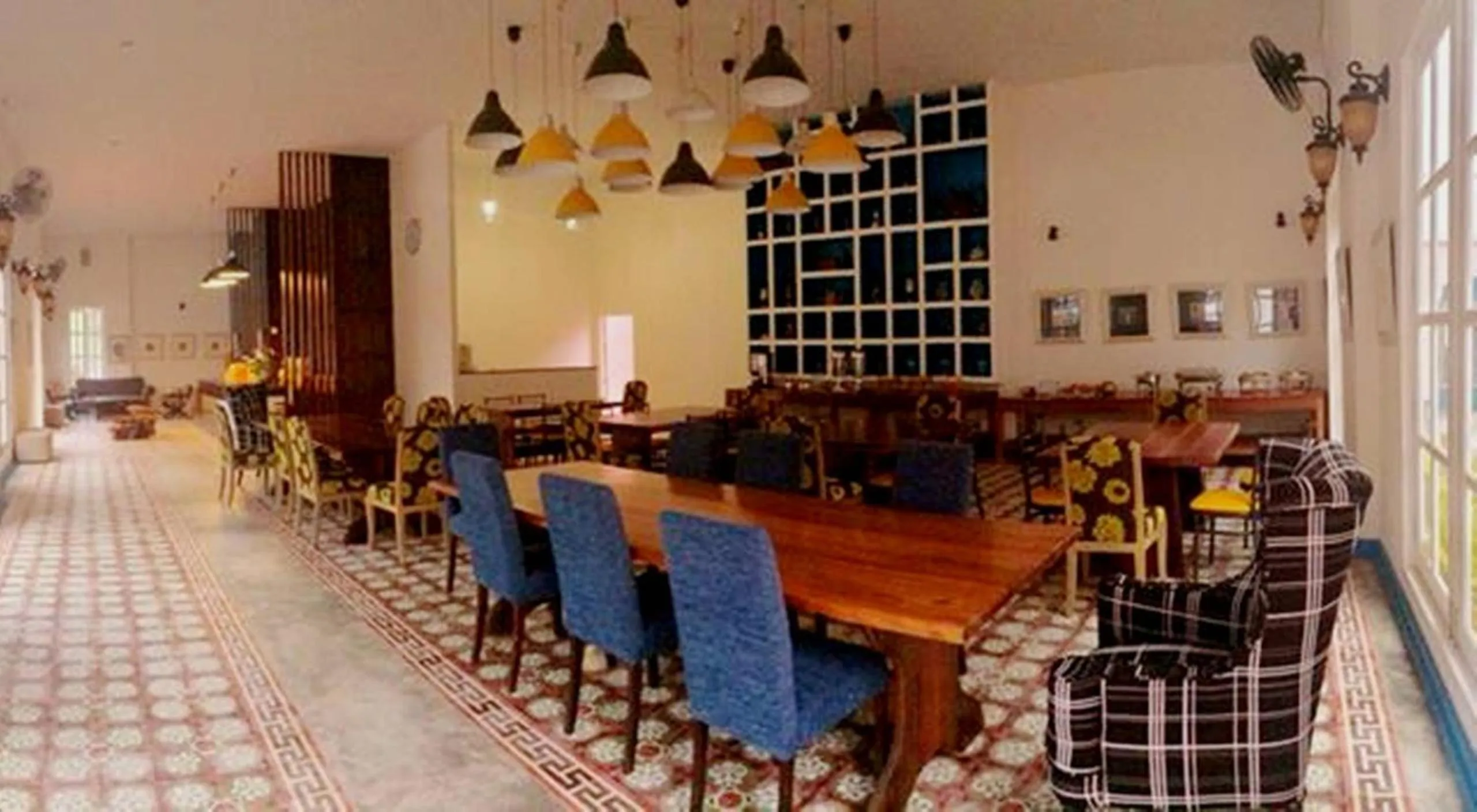 Restaurant/places to eat in Meet The Sea