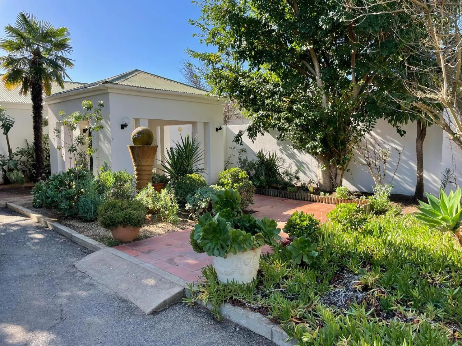 Facade/entrance in Samoa Hotel
