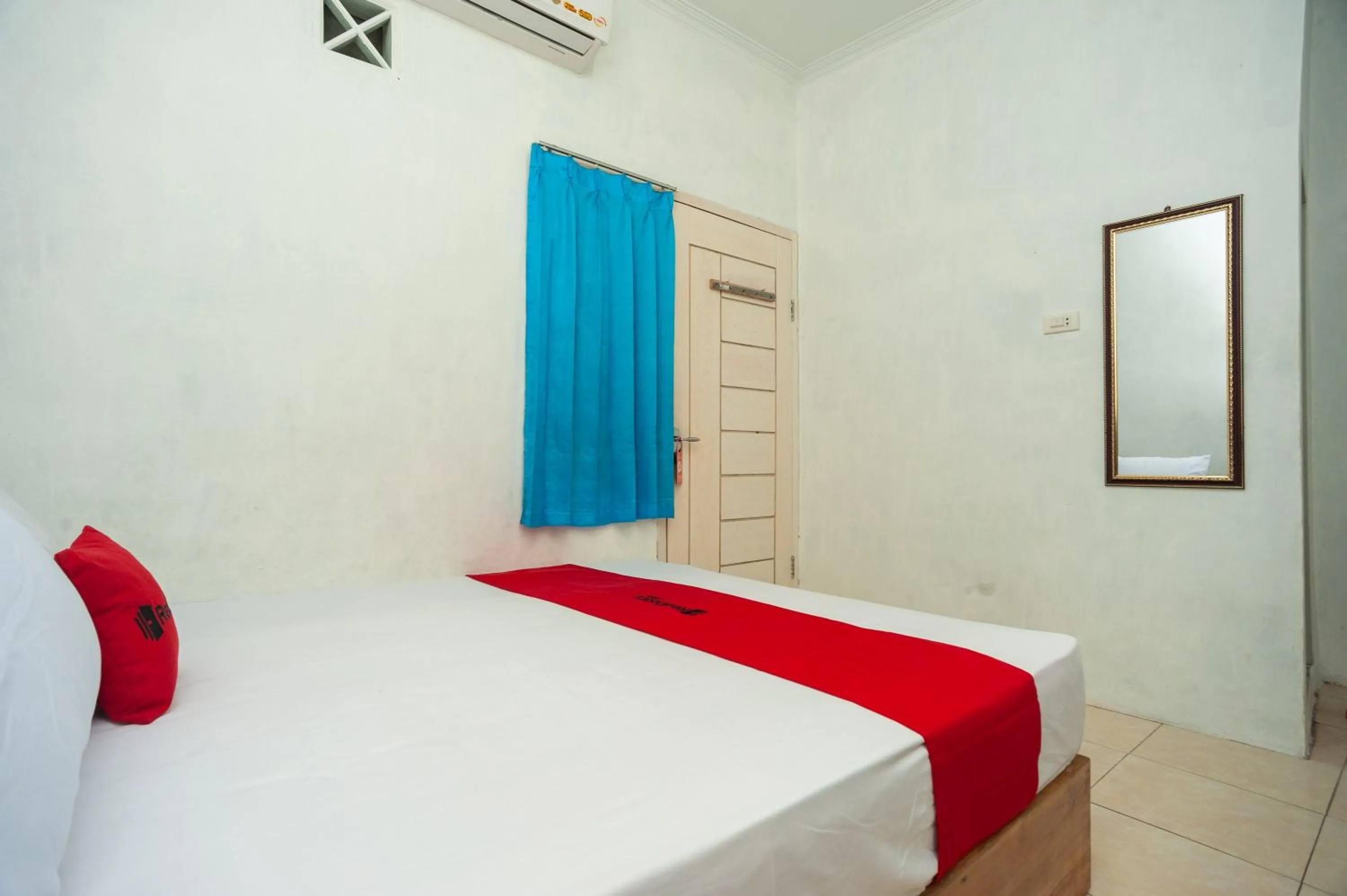 Bedroom, Bed in RedDoorz Syariah @ Jalan KH. Mas Mansur Lampung