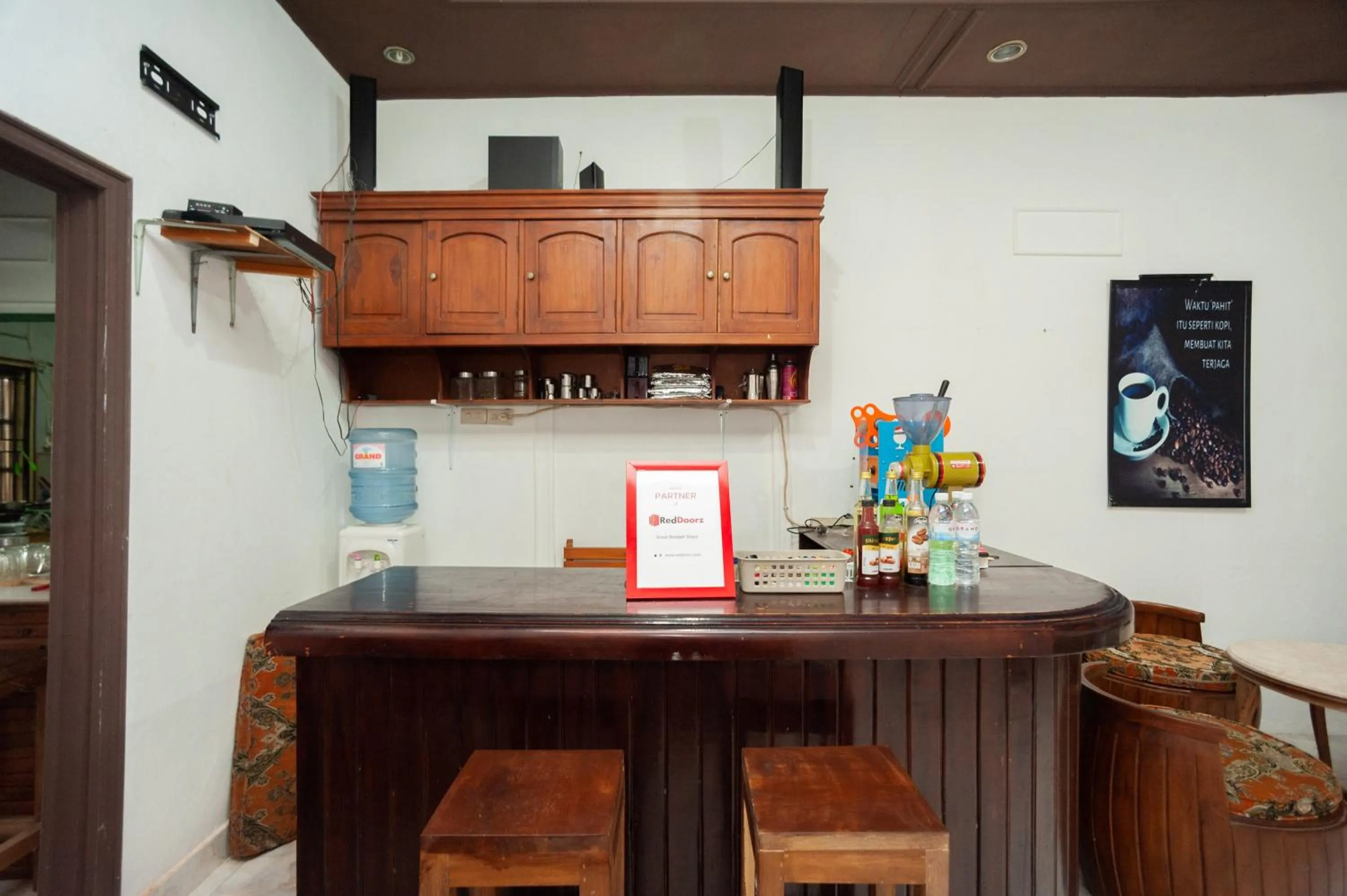 Lobby or reception in RedDoorz Syariah @ Jalan KH. Mas Mansur Lampung