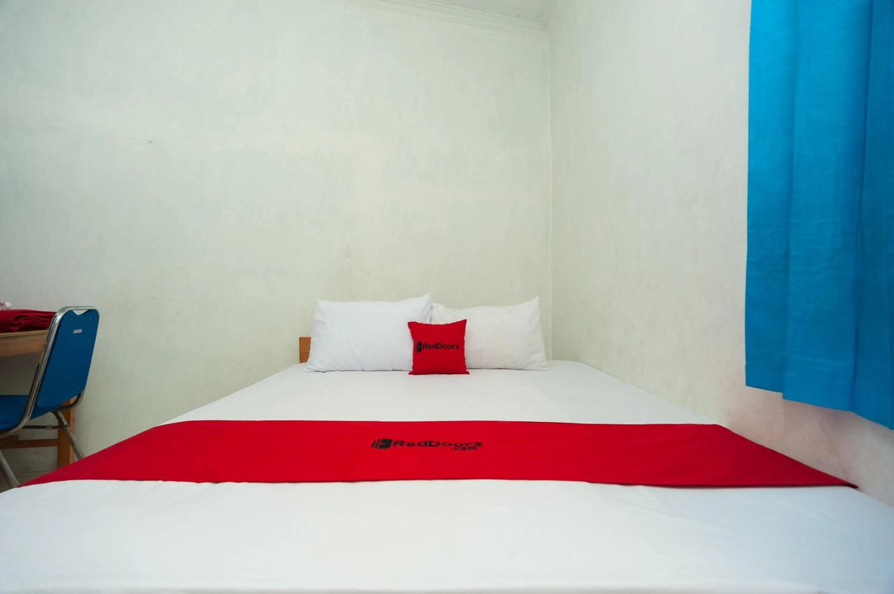 Bedroom, Bed in RedDoorz Syariah @ Jalan KH. Mas Mansur Lampung