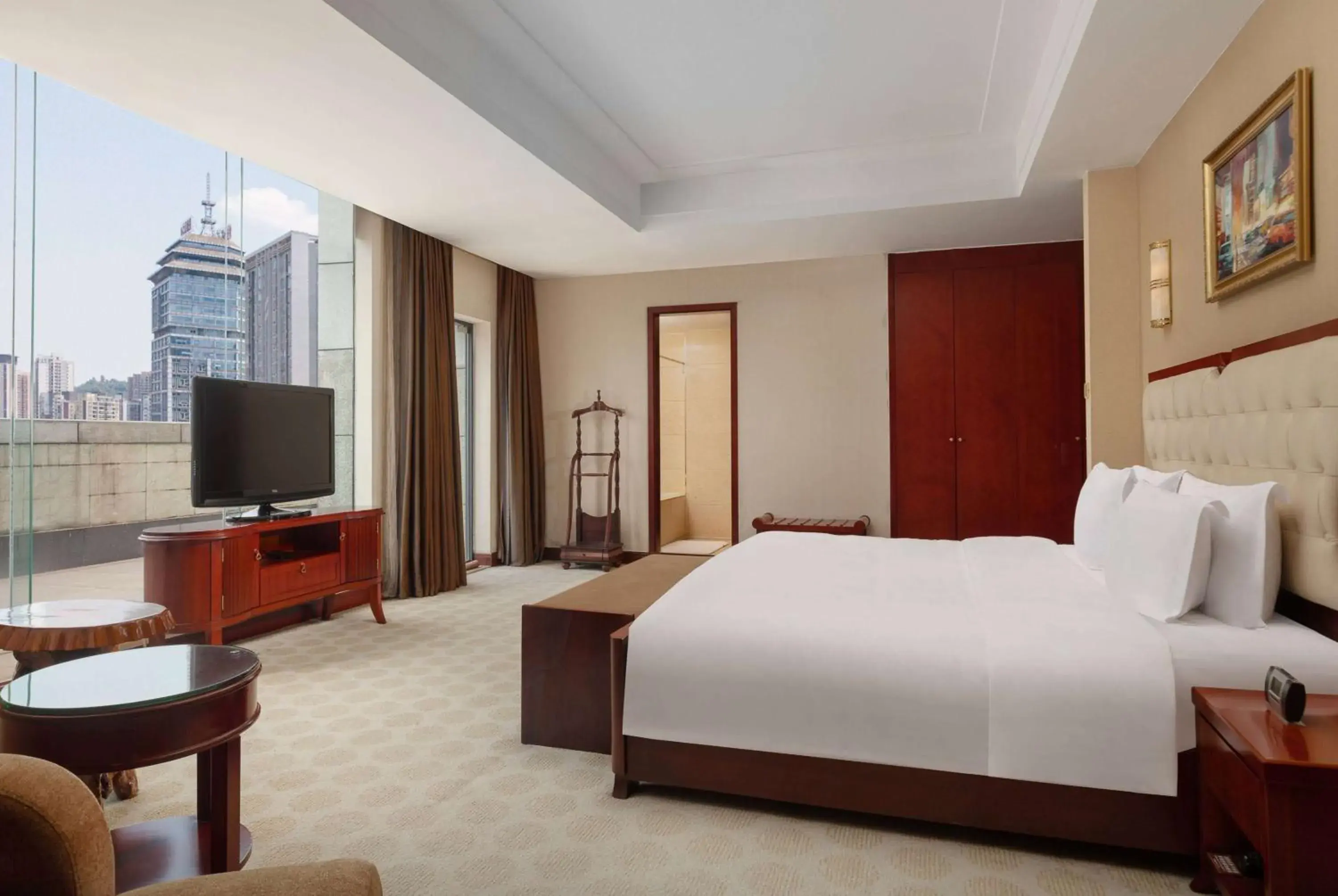 Photo of the whole room, Bed in Ramada Plaza by Wyndham Chongqing West Photo of the whole room, Bed in Ramada Plaza by Wyndham Chongqing West
