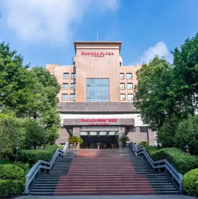 Property building in Ramada Plaza by Wyndham Chongqing West Property building in Ramada Plaza by Wyndham Chongqing West