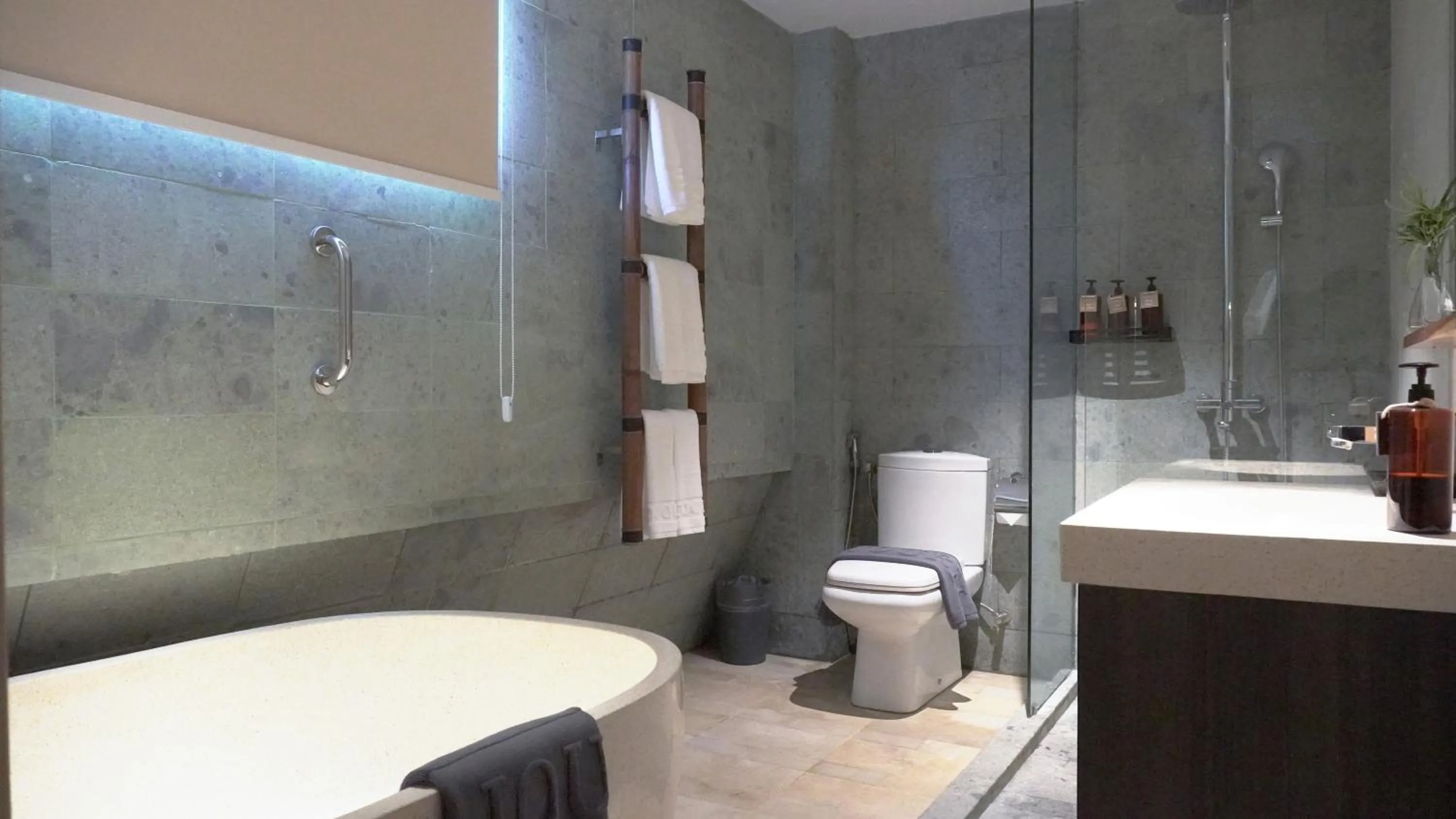 Shower in Sojourn Spa Hotel Melaka