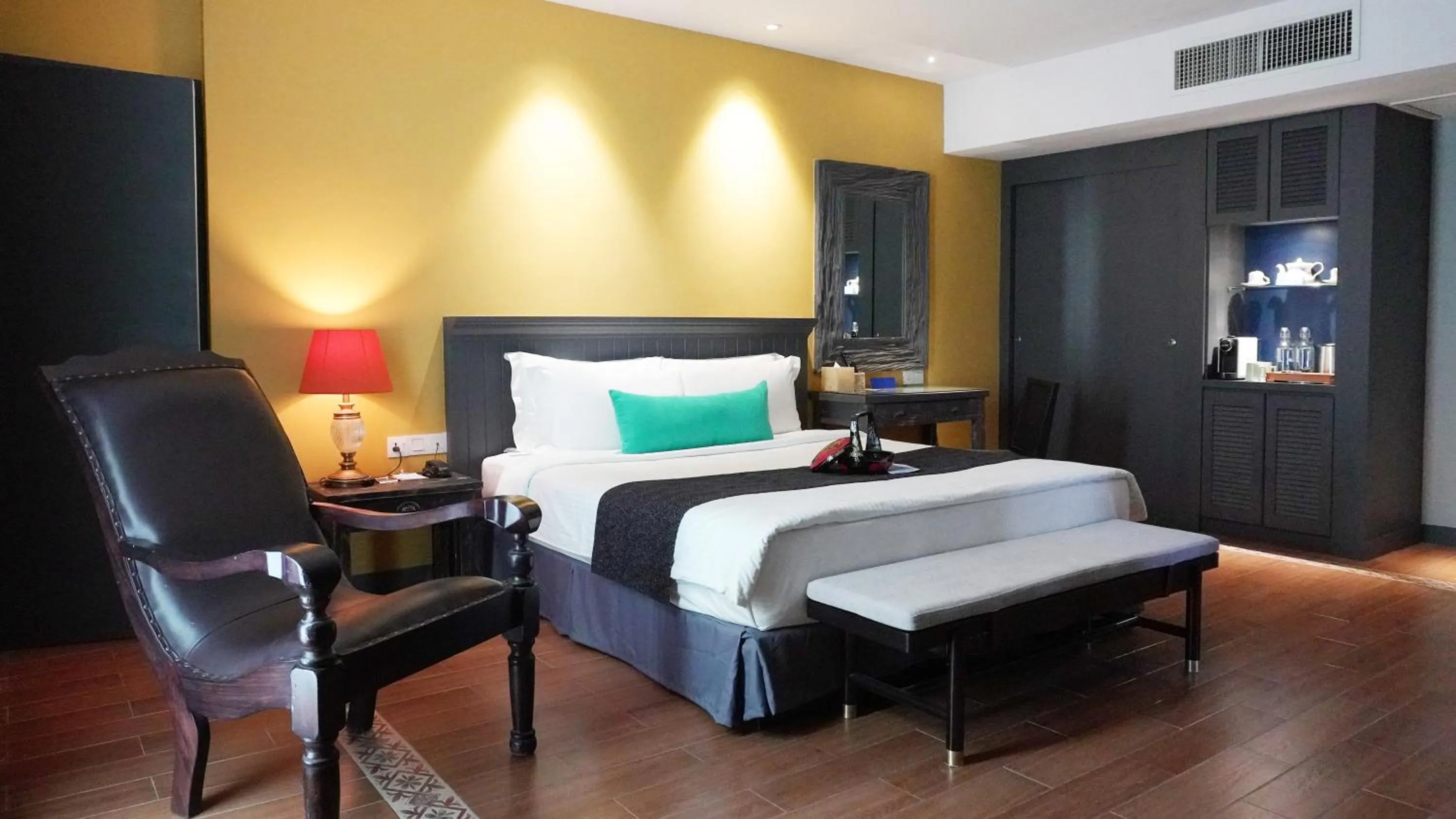 Shower, Bed in Sojourn Spa Hotel Melaka