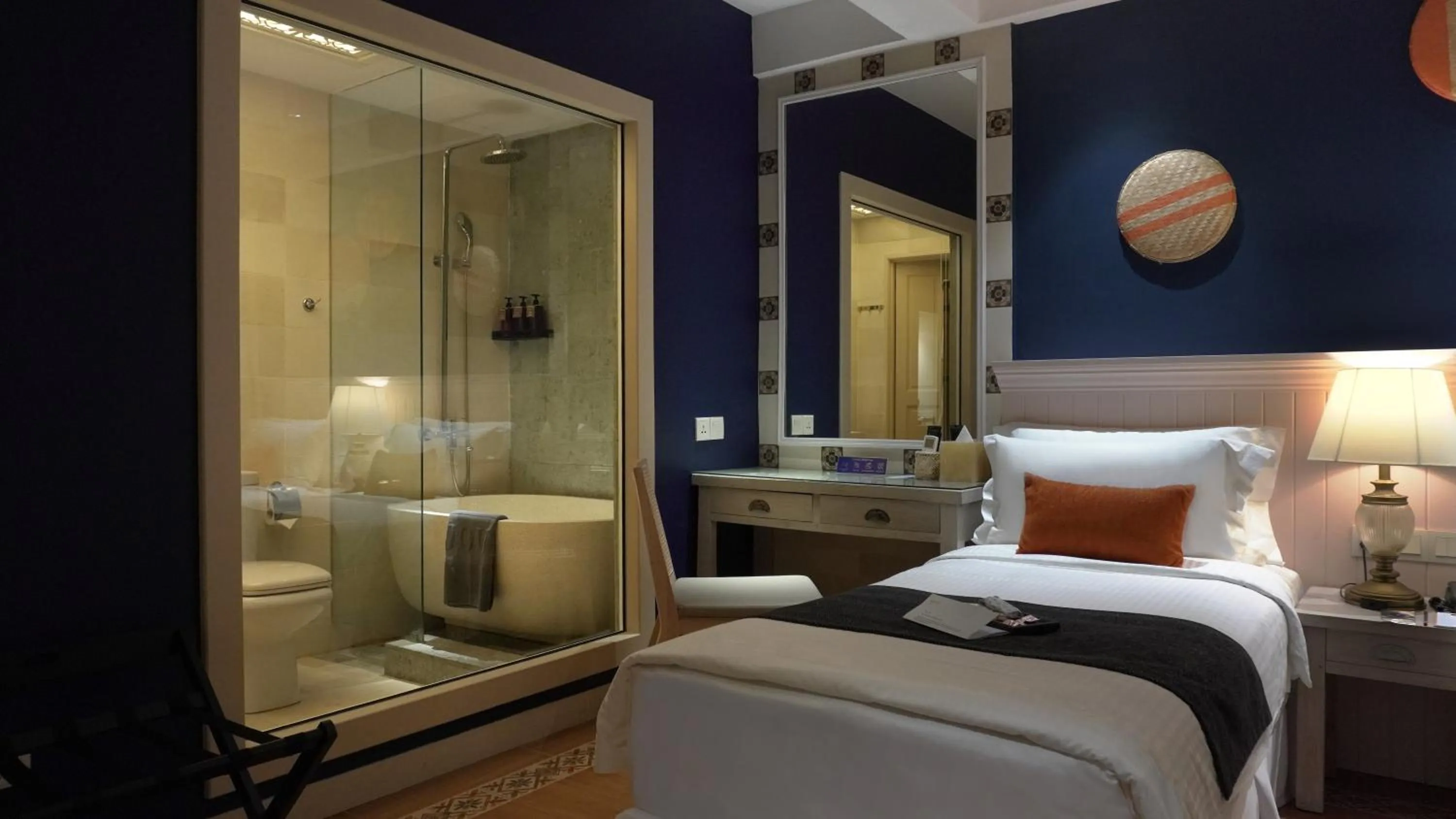 Shower, Bed in Sojourn Spa Hotel Melaka