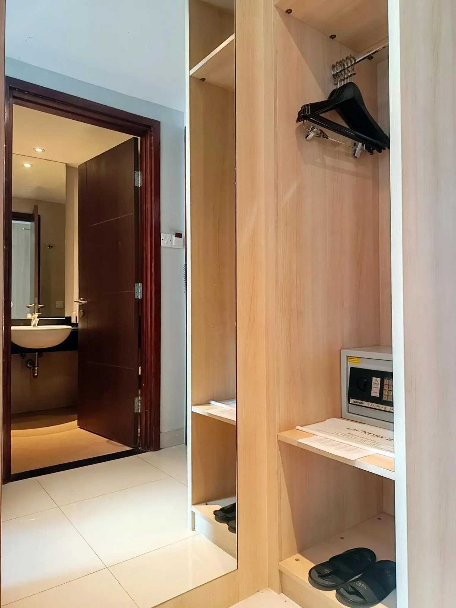 Deluxe Twin Room in Grand Cakra Hotel Malang Deluxe Twin Room in Grand Cakra Hotel Malang