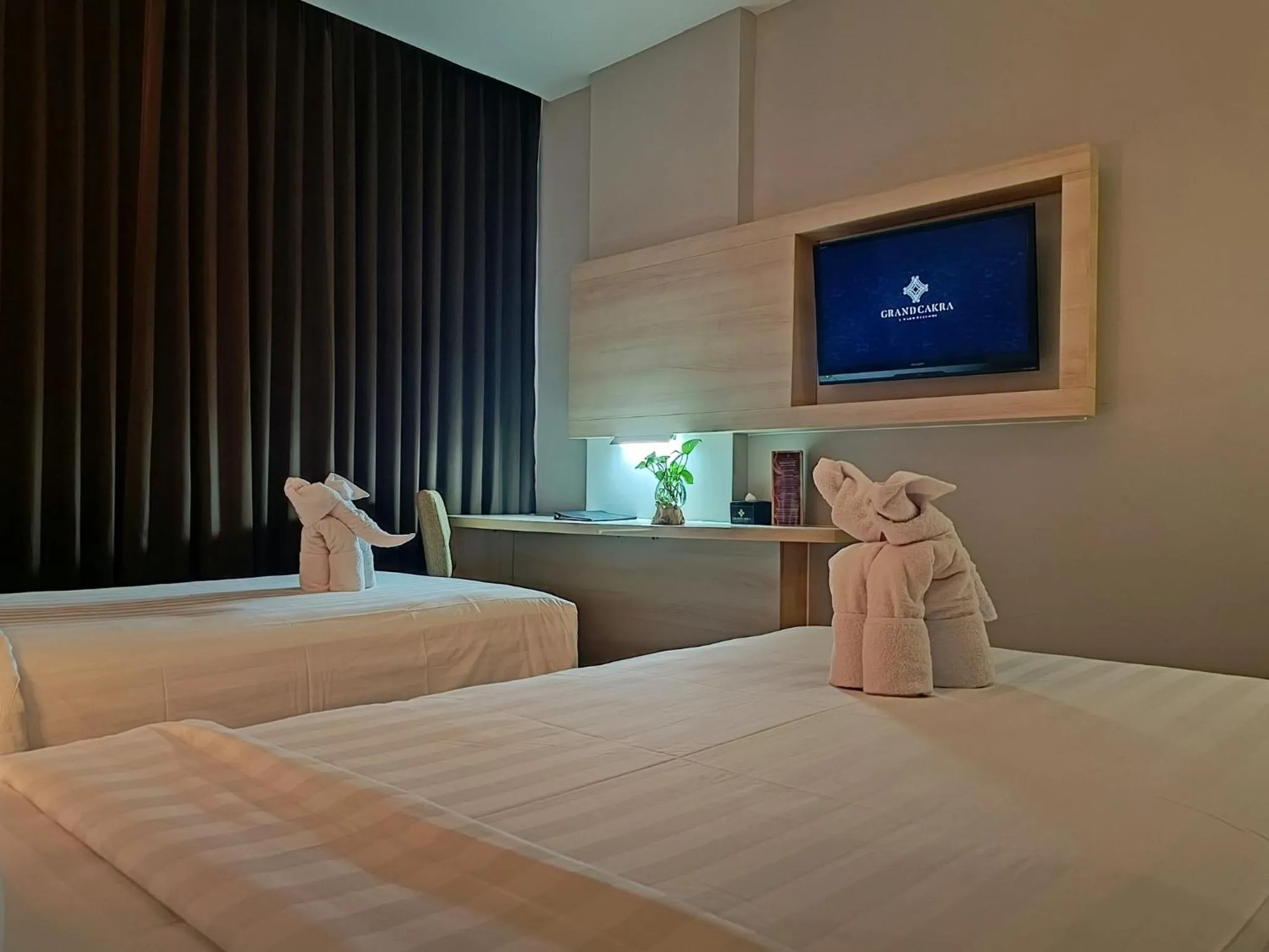 Bedroom, Bed in Grand Cakra Hotel Malang