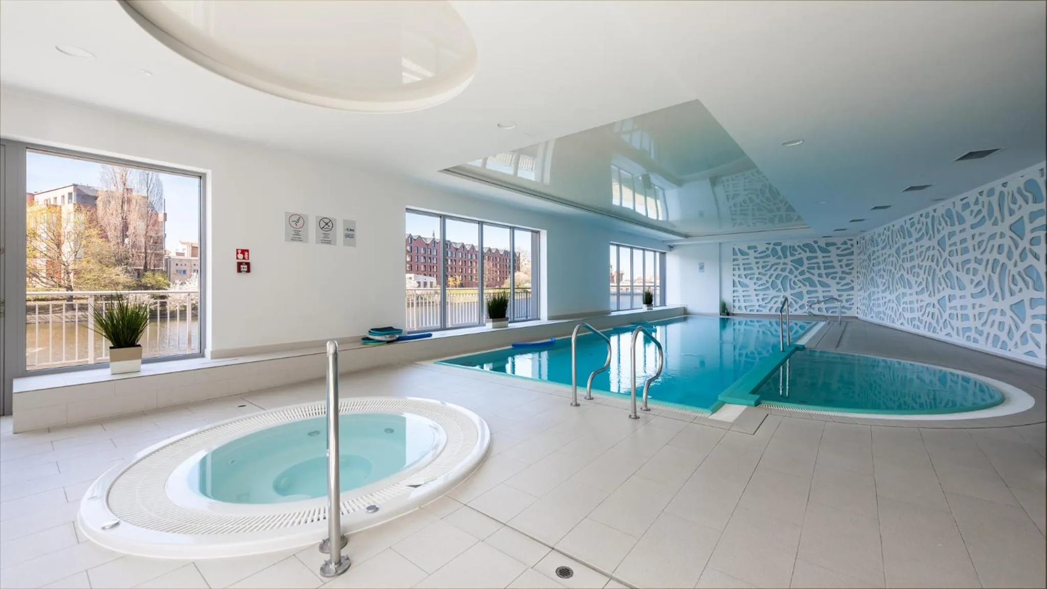 Flatbook - City Center SPA Apartments Waterlane Island