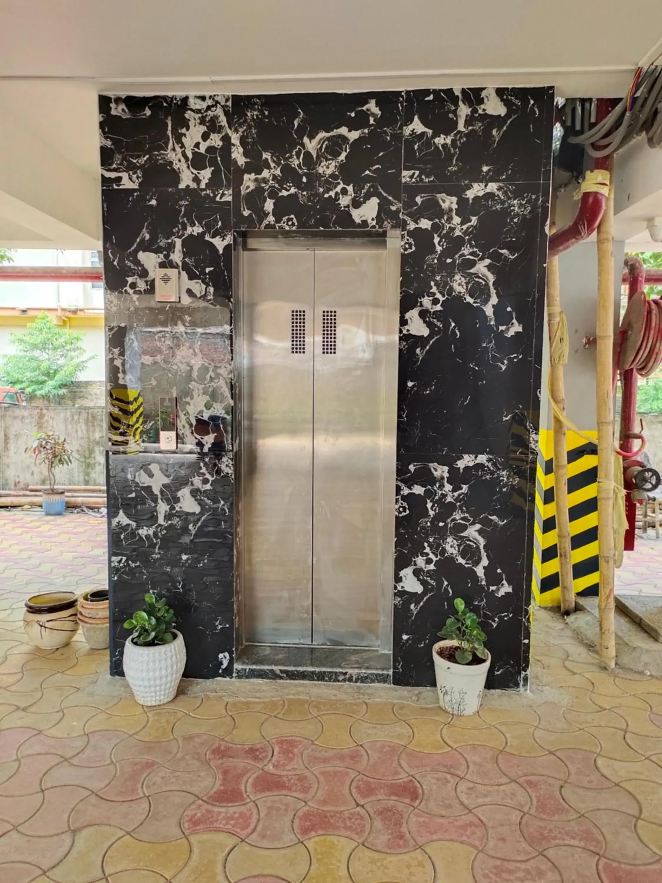 Facade/entrance in JD Grand Inn Facade/entrance in JD Grand Inn