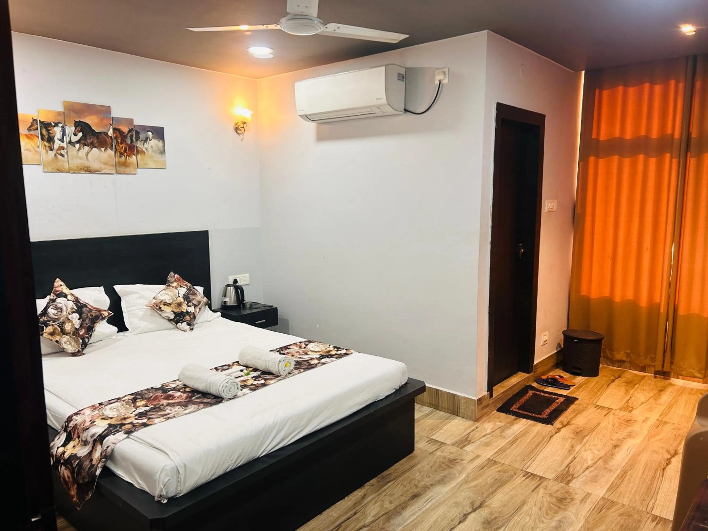 Toilet, Bed in JD Grand Inn