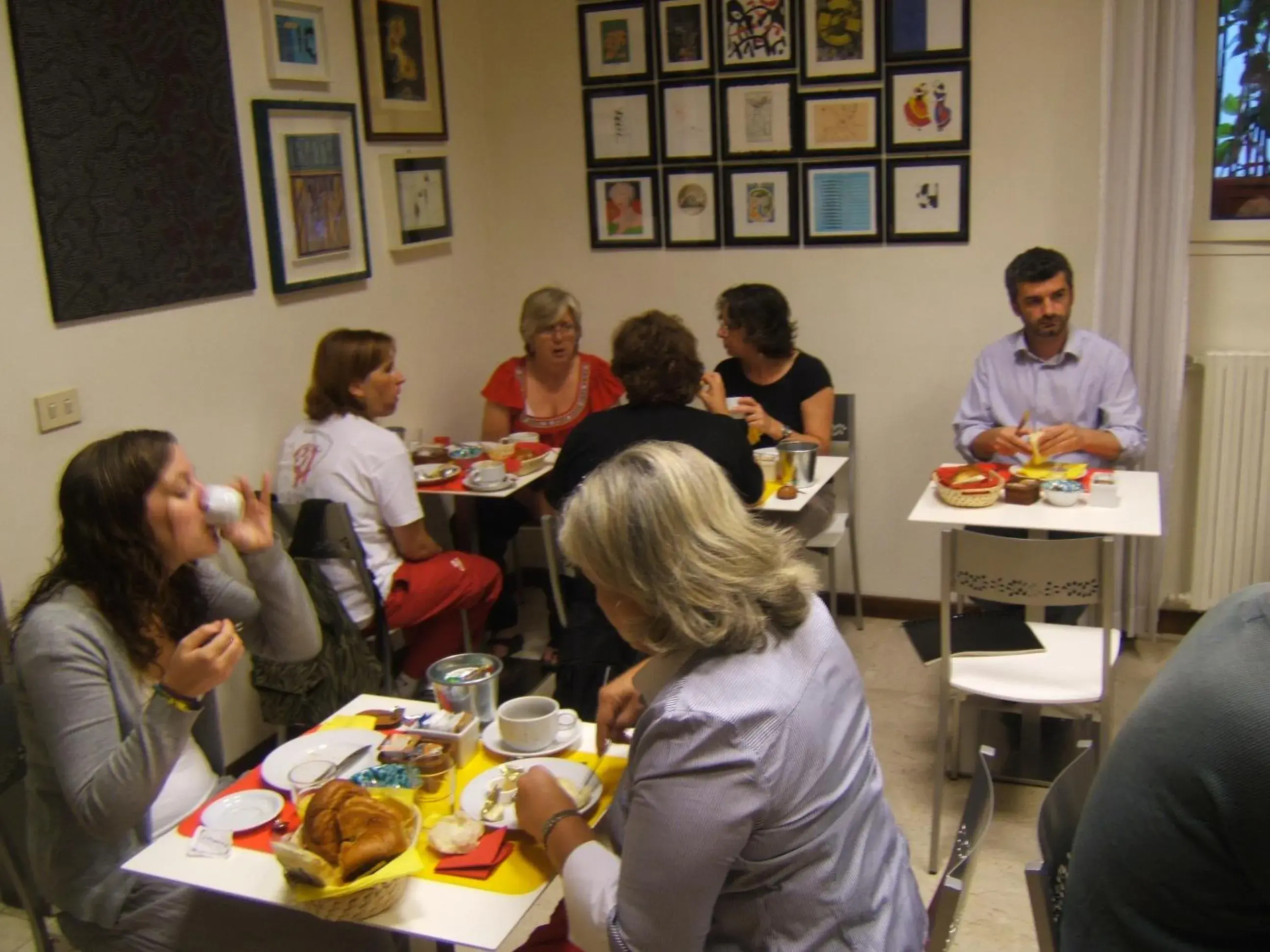 Restaurant/places to eat in Hotel Nuova Italia Restaurant/places to eat in Hotel Nuova Italia