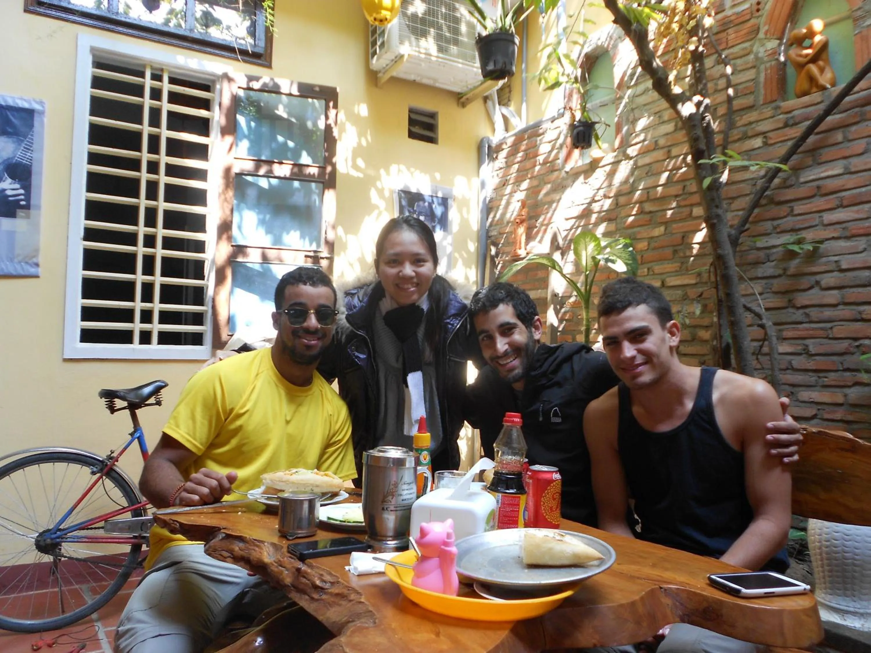 People in Nha Lan Homestay