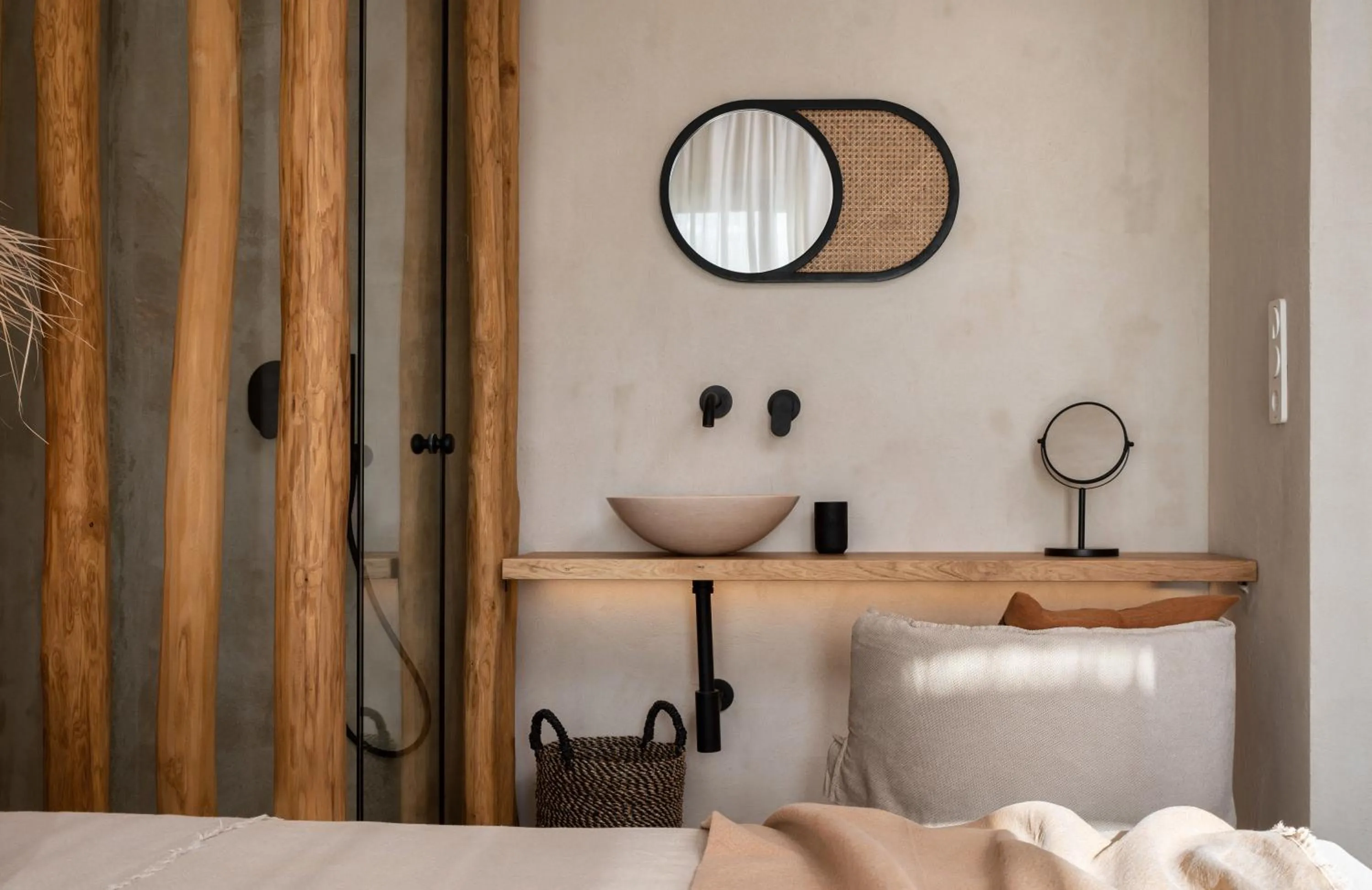 Shower, Bed in Opuntia Suites