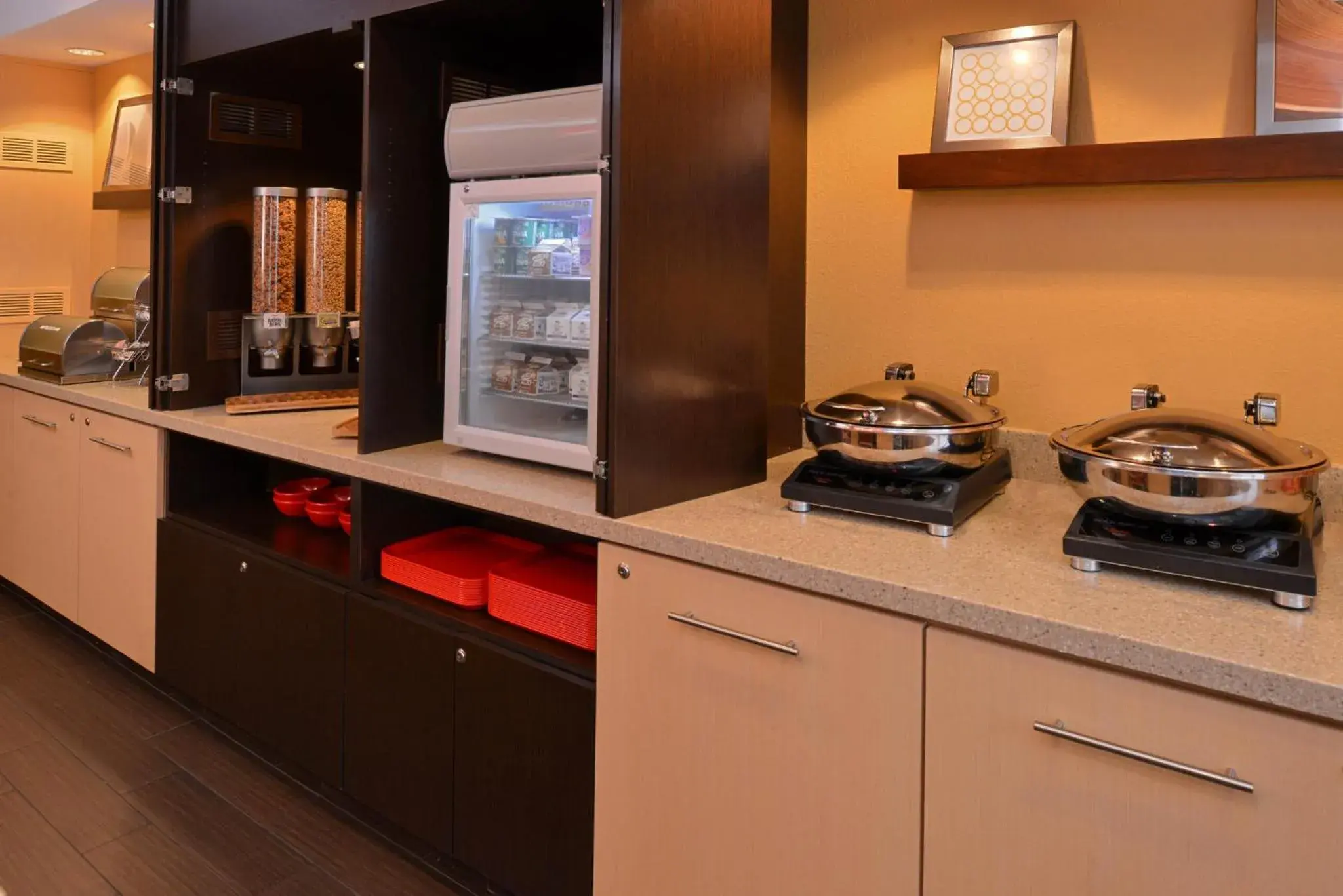 Breakfast, Kitchen/Kitchenette in Candlewood Suites St Louis St Charles, an IHG Hotel