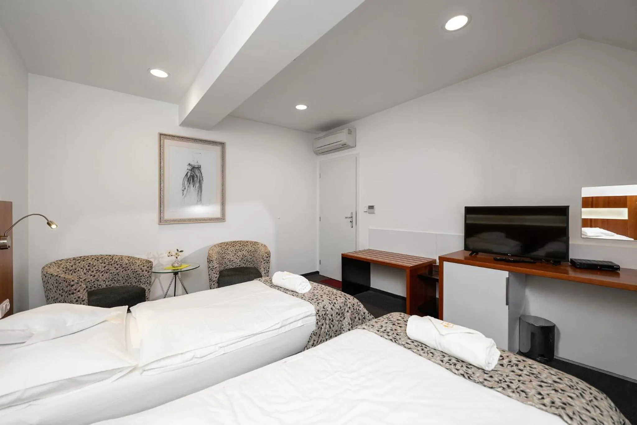 Property building, Bed in Zámeček Petrovice