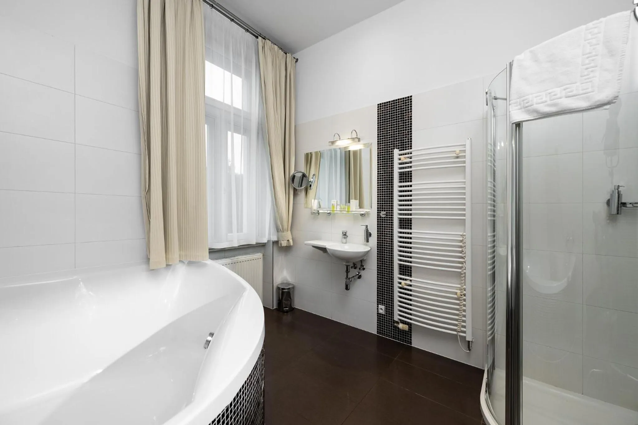 Property building in Zámeček Petrovice