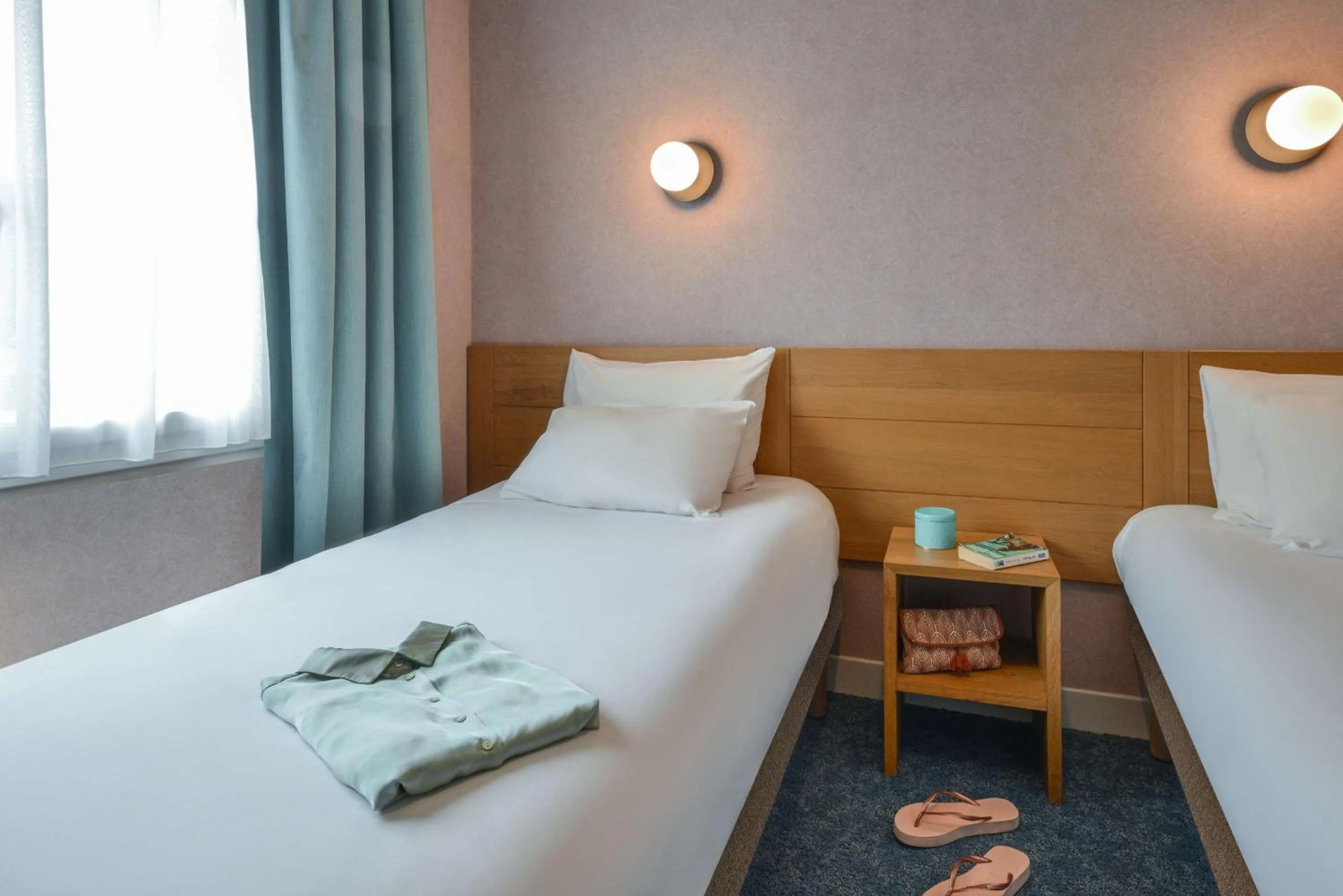 Bedroom, Bed in Sure Hotel by Best Western Centre Beaune