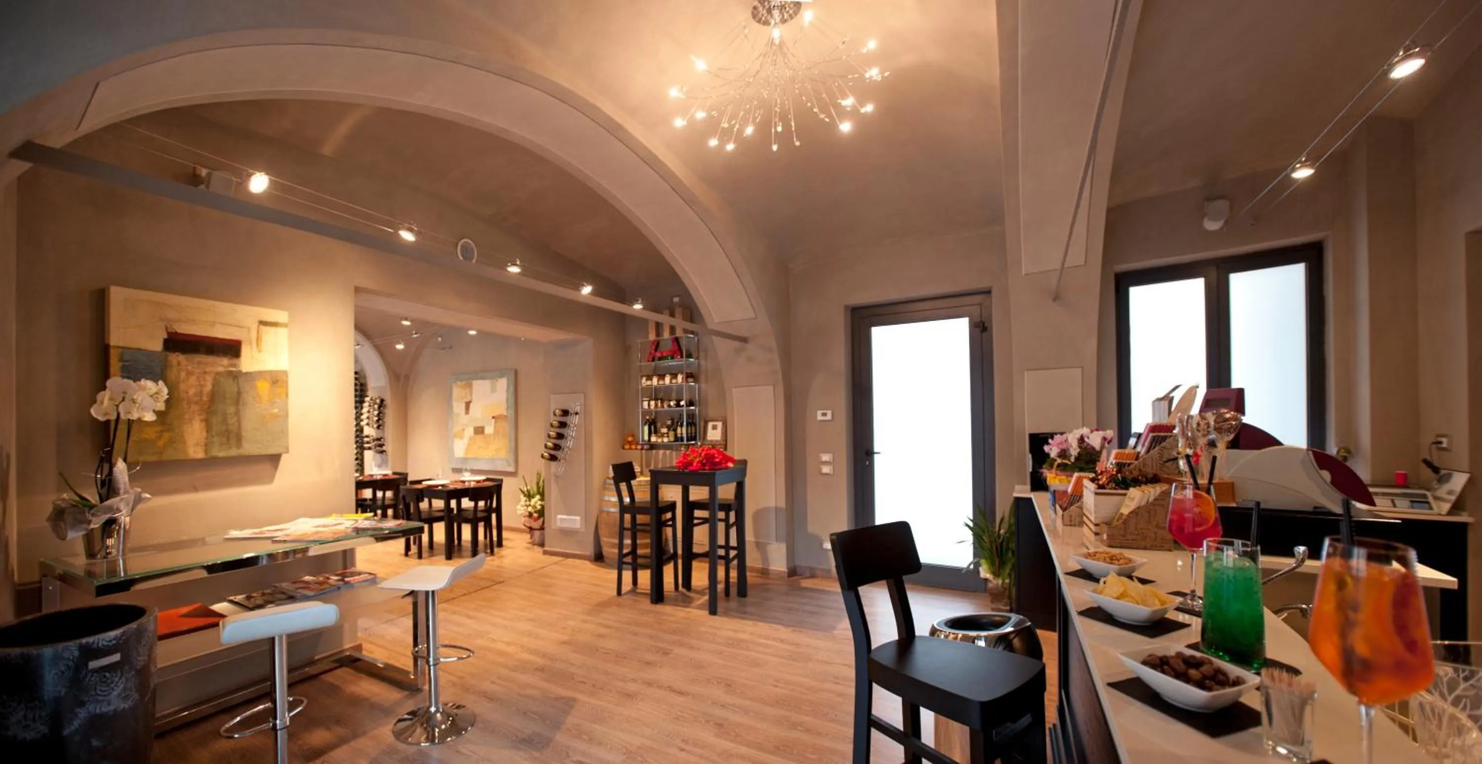 Lounge or bar in Vinoteca La Sacrestia