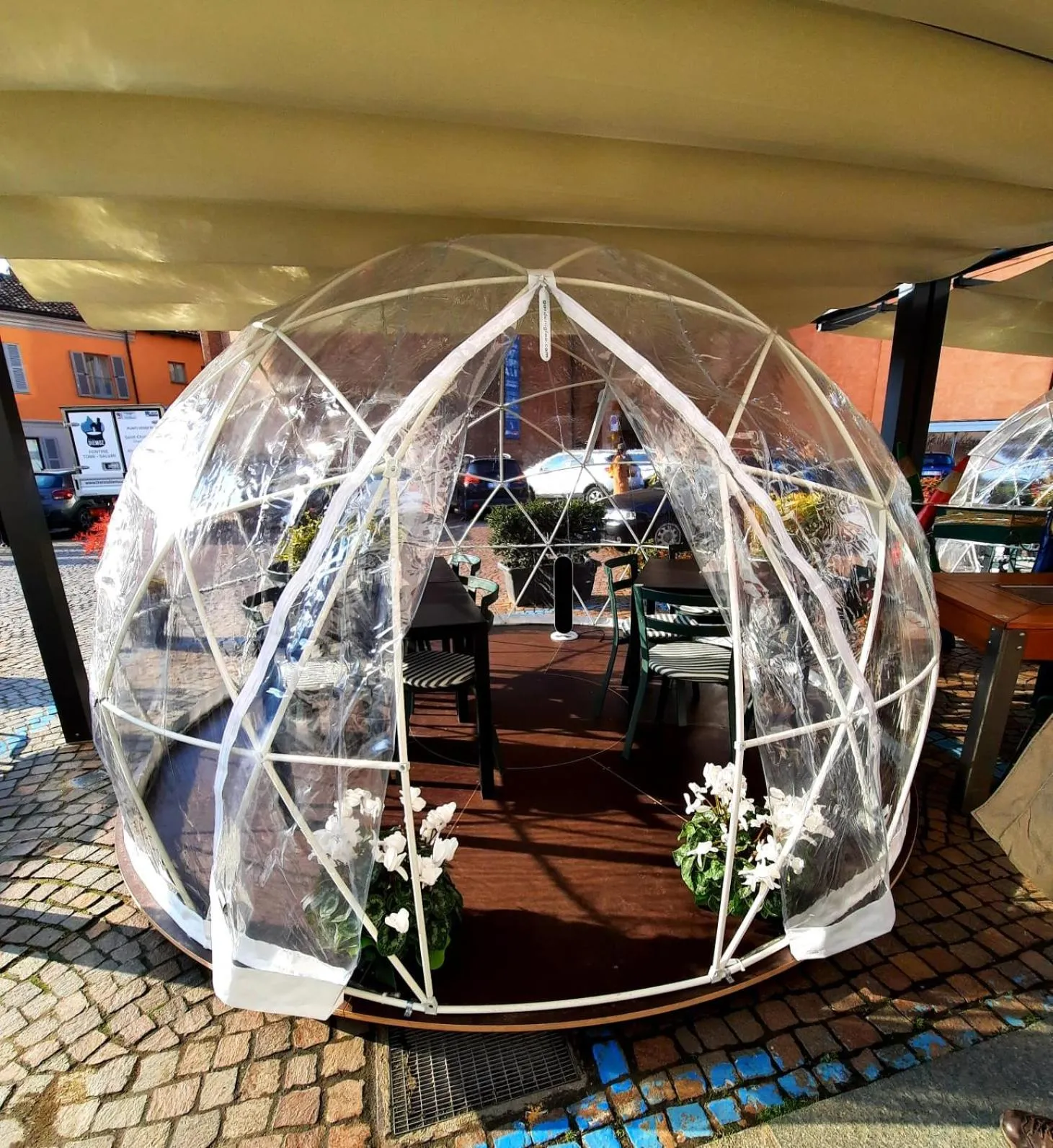 Decorative detail in Vinoteca La Sacrestia