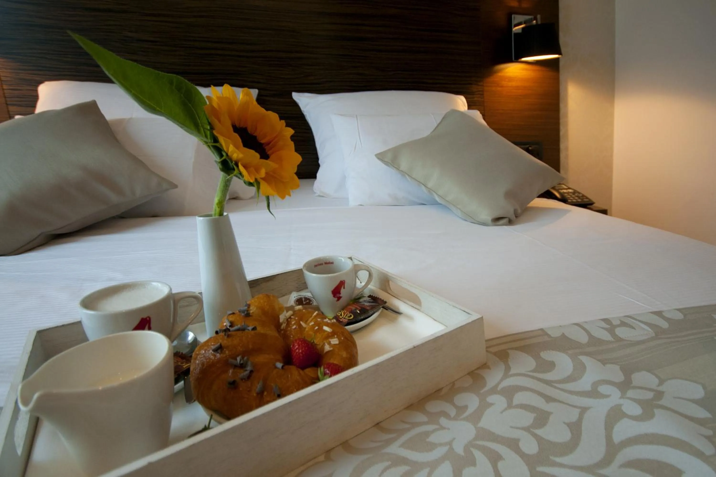 Continental breakfast, Bed in Gold Club Hotel & Casino
