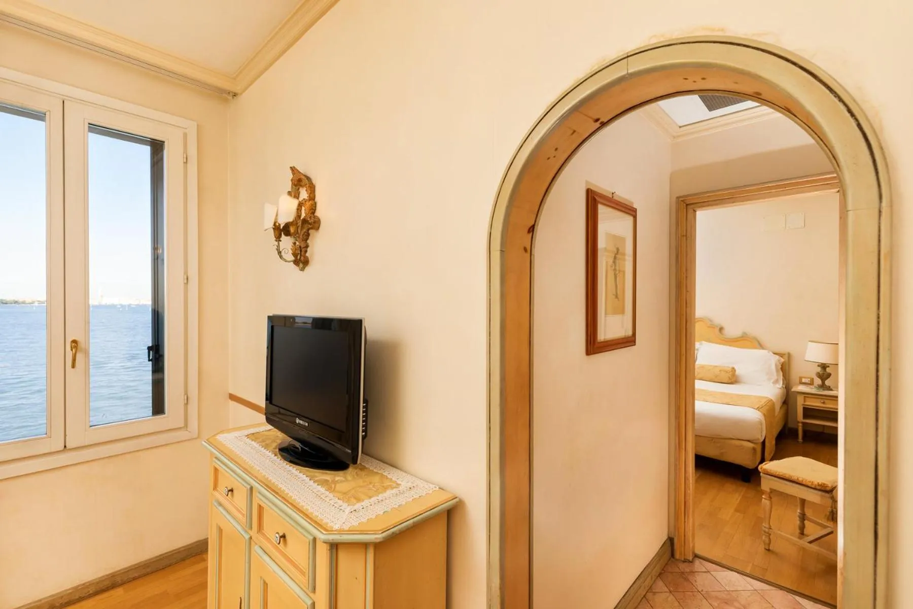 Photo of the whole room, Bed in Hotel Villa Laguna