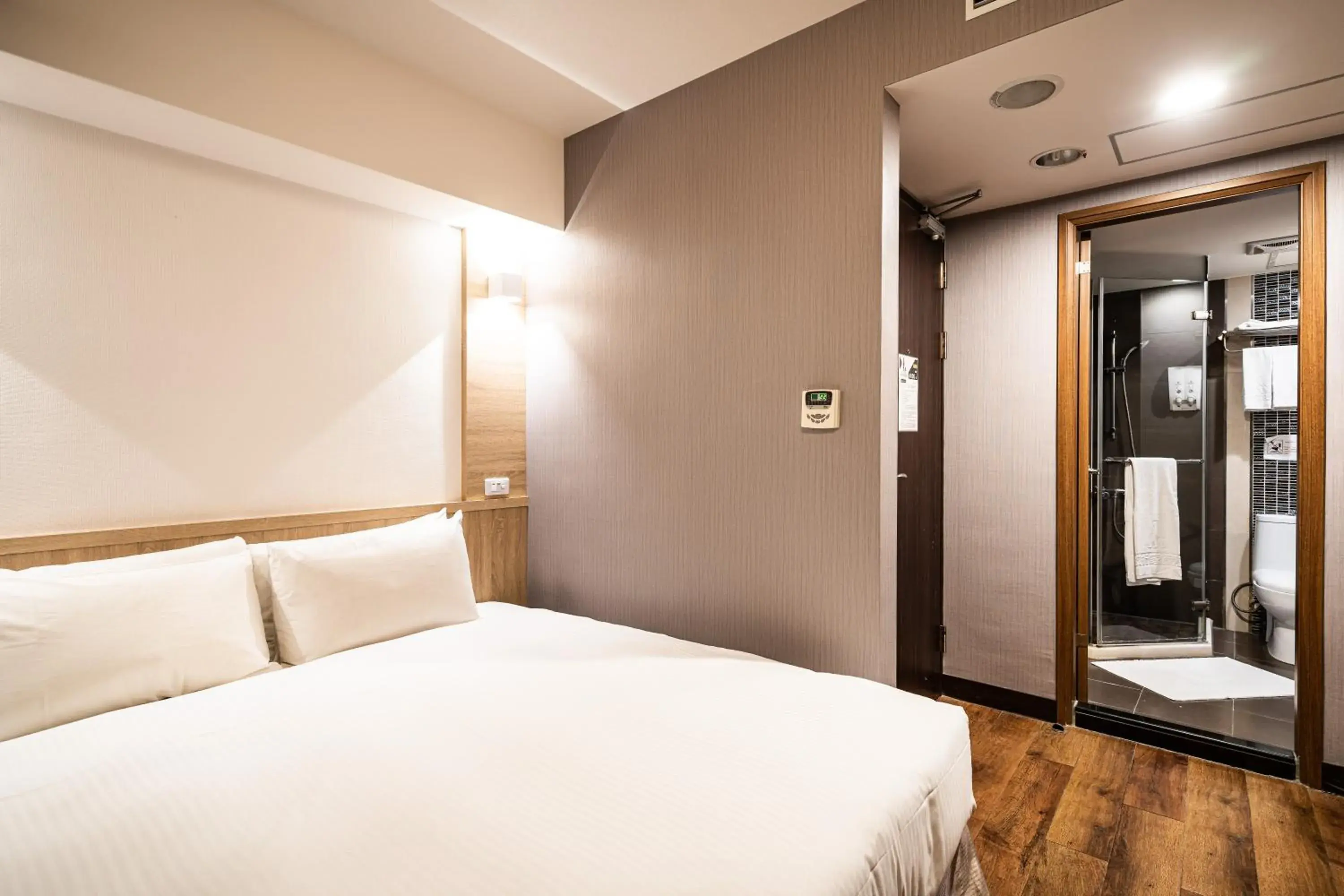 Exquisite Double Room in Global Traveler Hotel Exquisite Double Room in Global Traveler Hotel