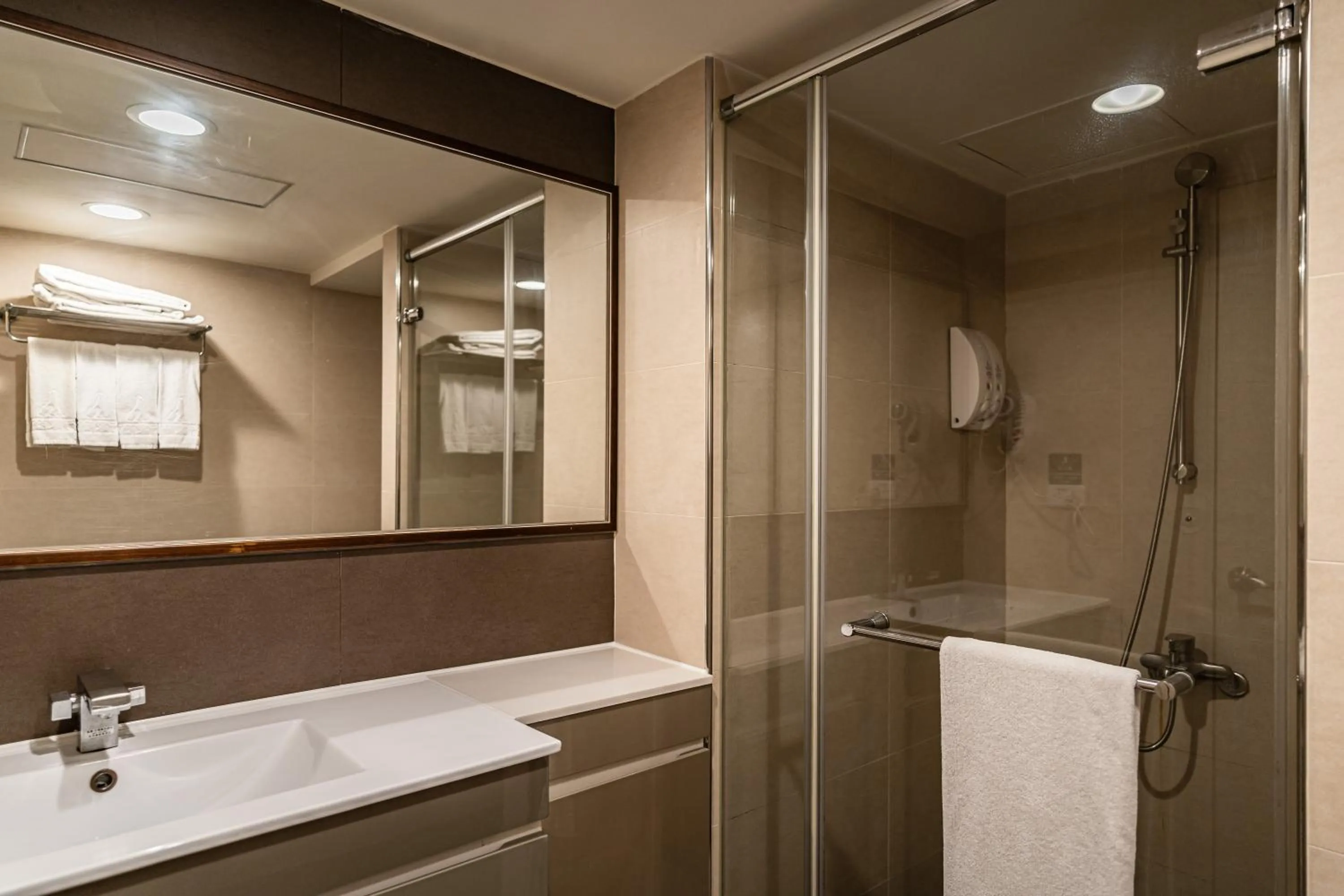 Global Traveler Hotel