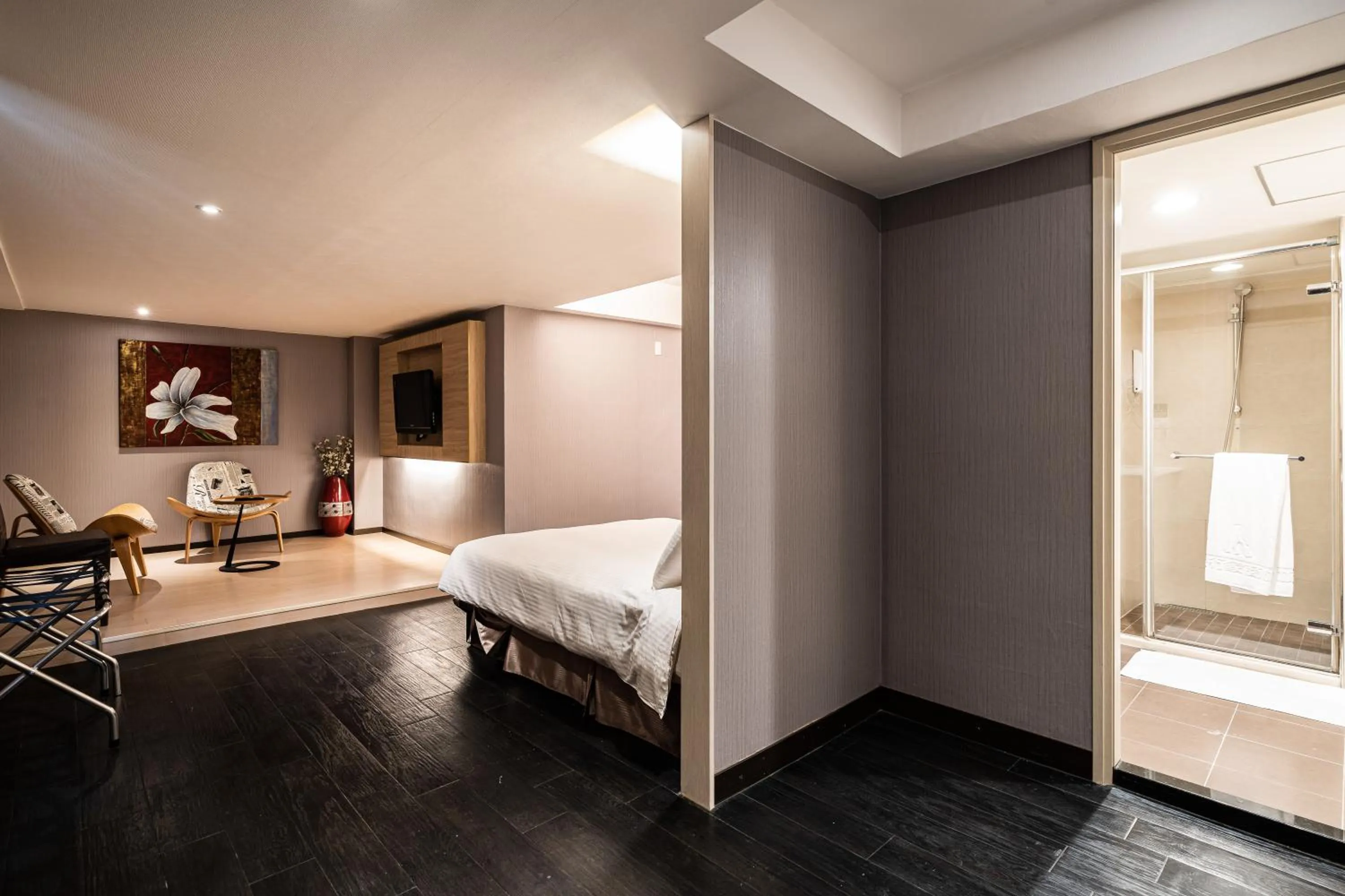 Bed in Global Traveler Hotel