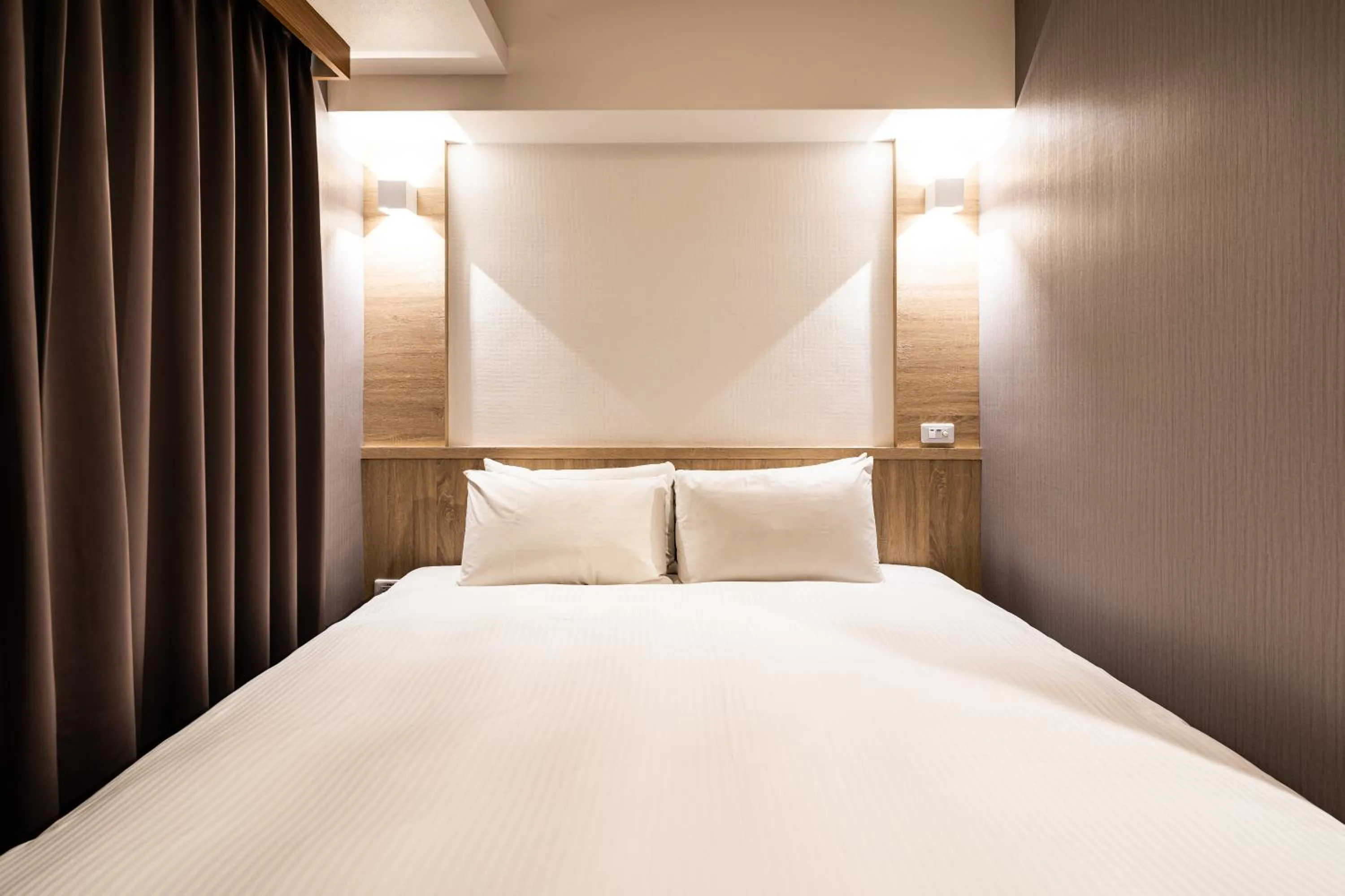 Bed in Global Traveler Hotel