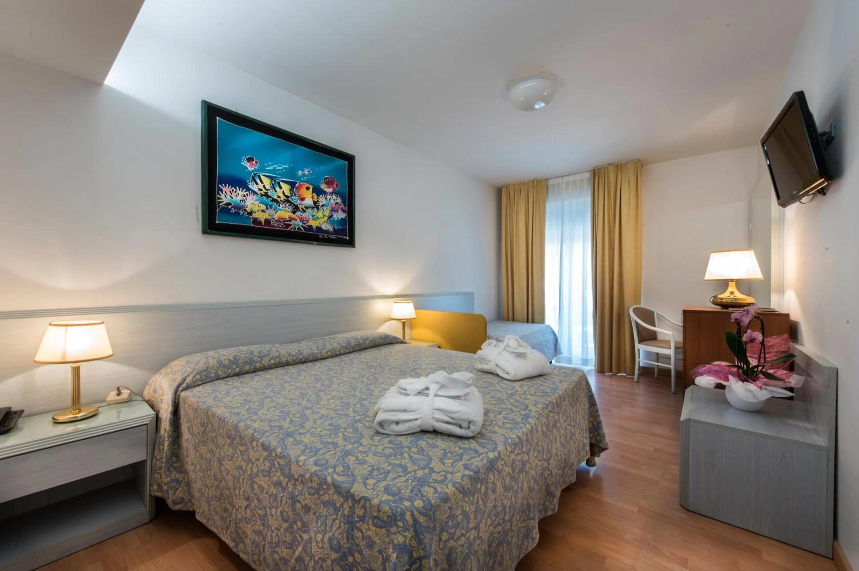 Photo of the whole room, Bed in Hotel Meridianus