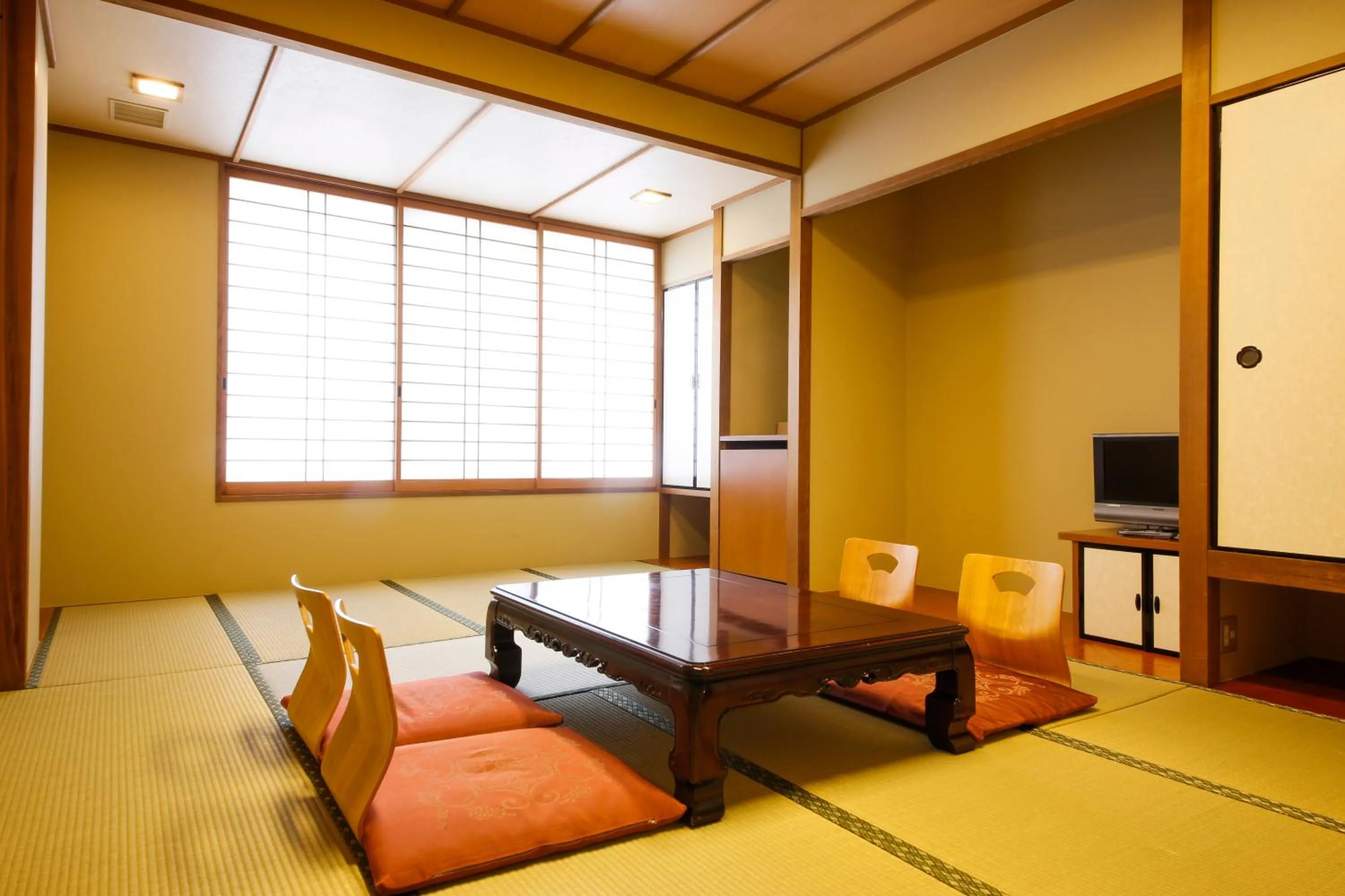 Living room, Bed in Yoshidaya Ryokan よしだや