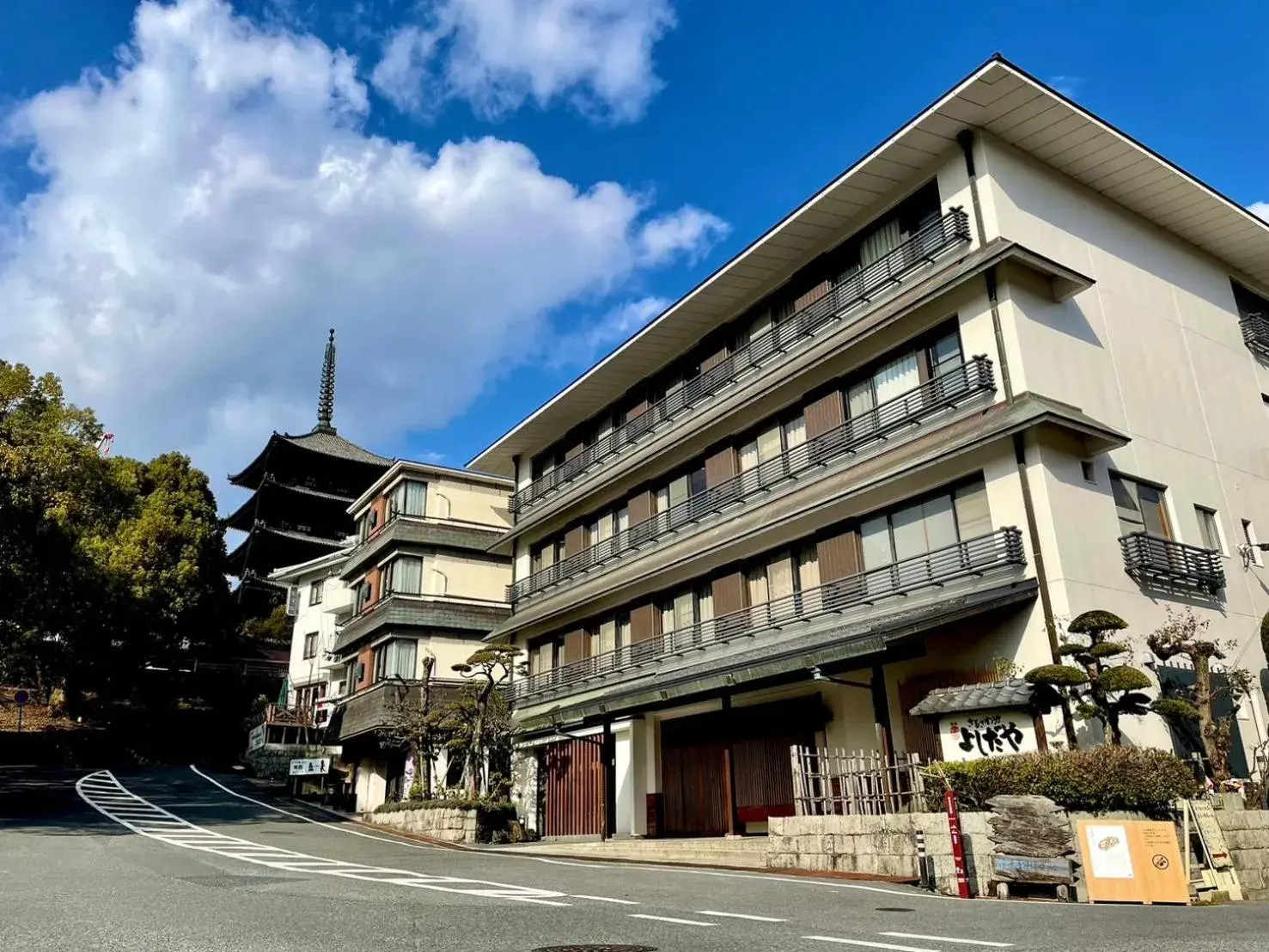 Property building in Sarusawaike Yoshidaya Property building in Sarusawaike Yoshidaya