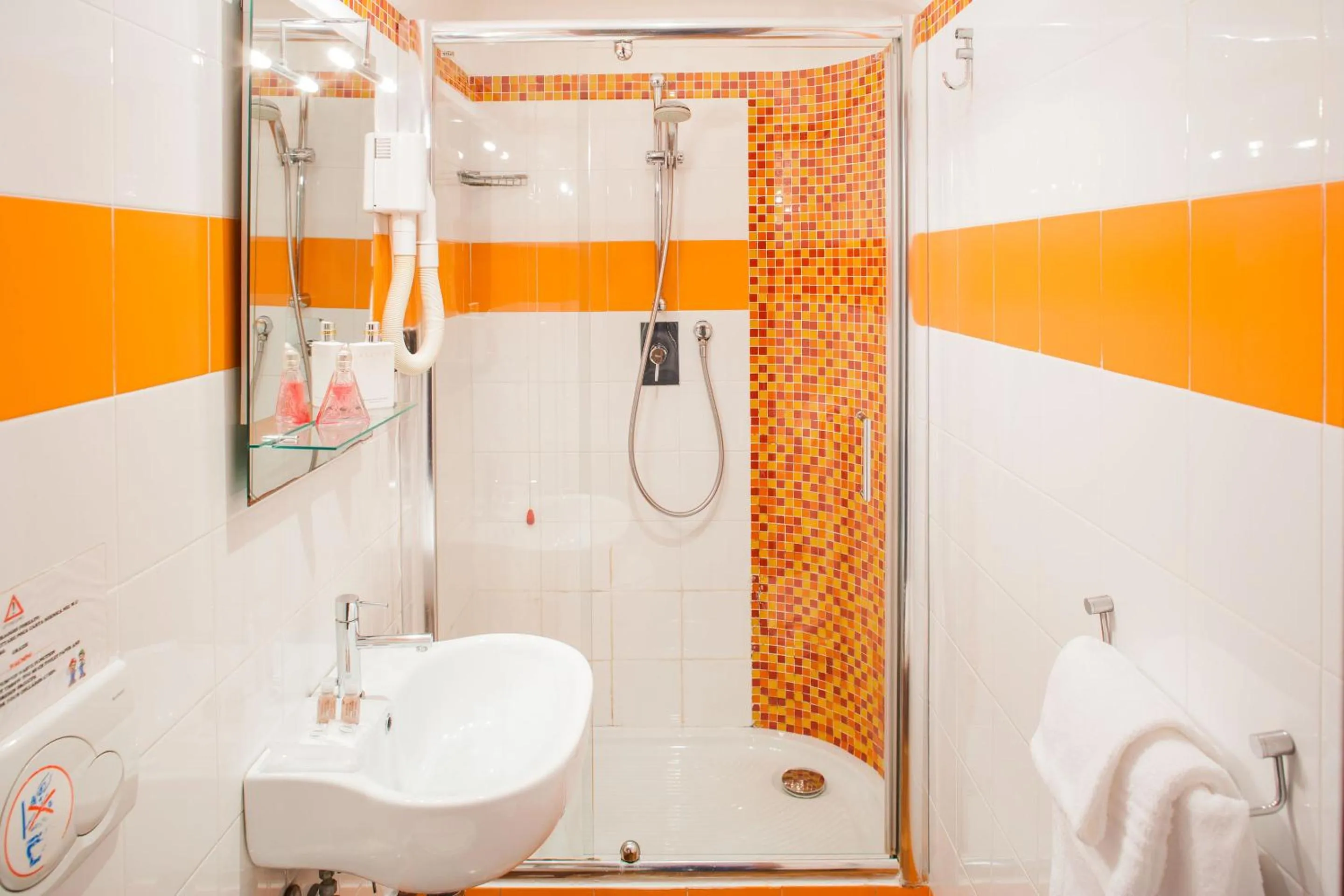 Shower in Albergo La Piazzetta