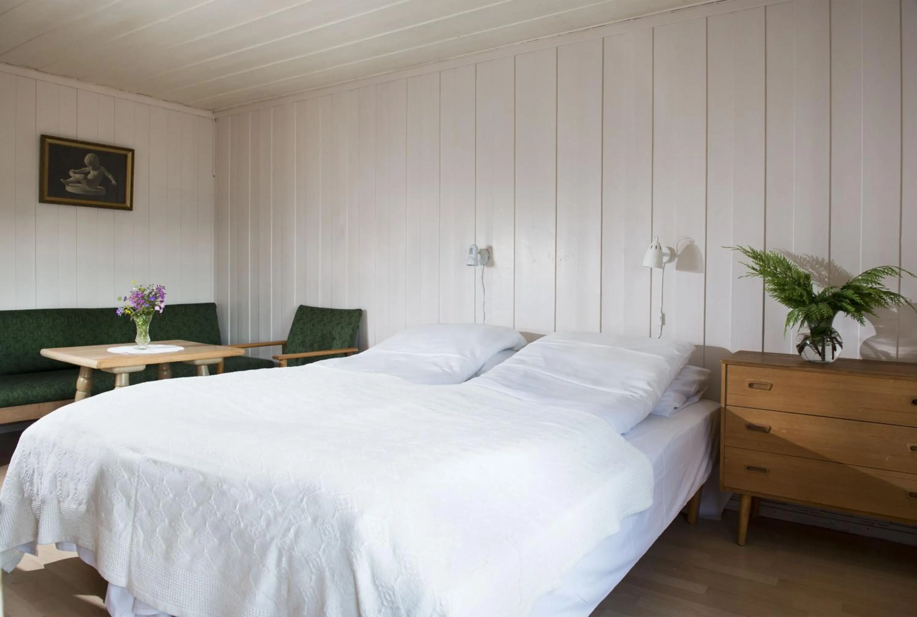 Photo of the whole room, Bed in Glomstad Gjestehus