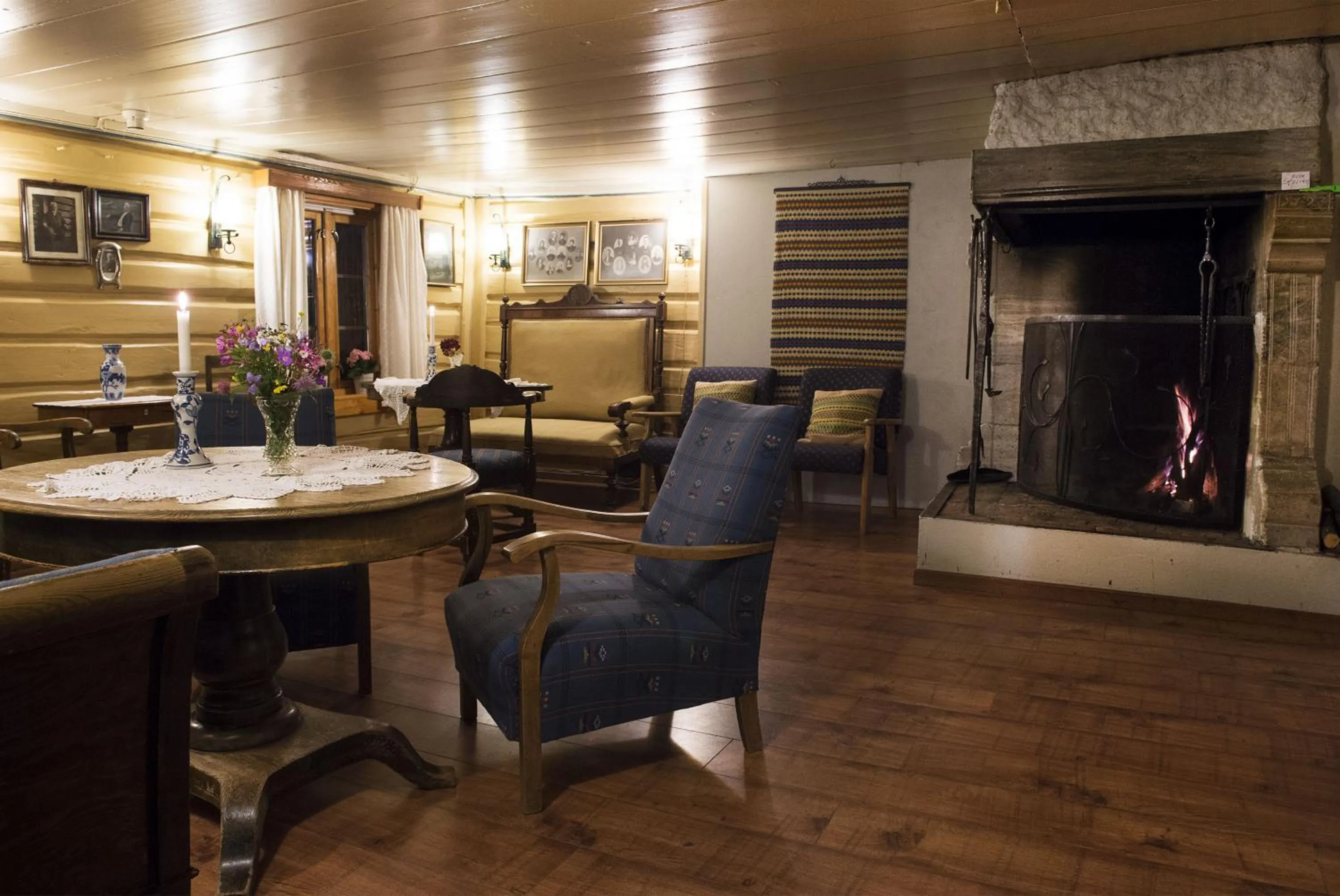 Communal lounge/ TV room in Glomstad Gjestehus