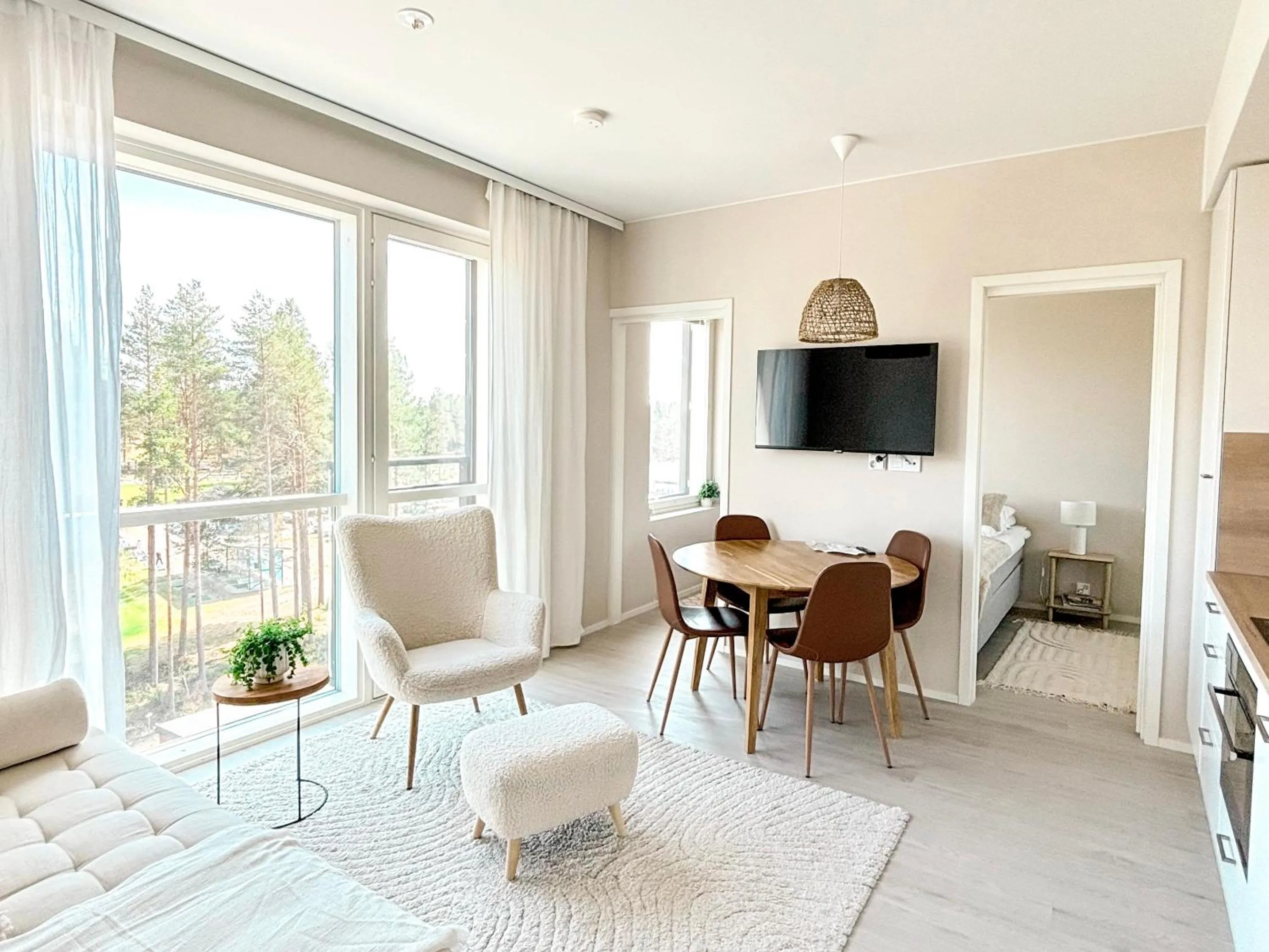 Deluxe Apartment - Seaside Paradise