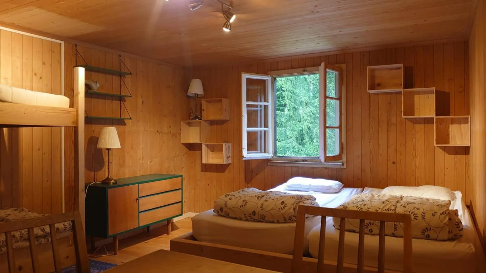 Bed in Kunst- und Naturfreundehaus Brünig