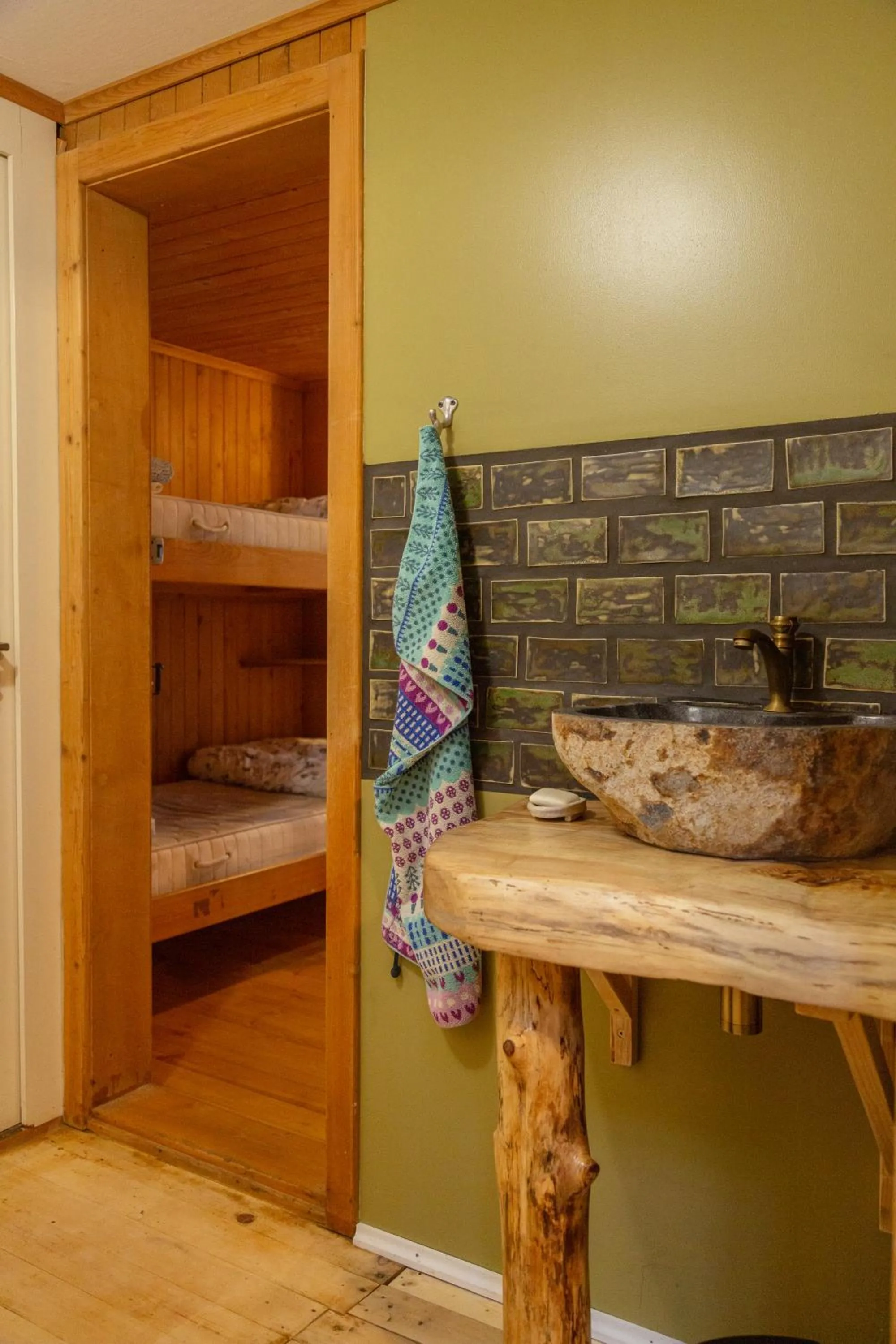 Bathroom, Bed in Kunst- und Naturfreundehaus Brünig