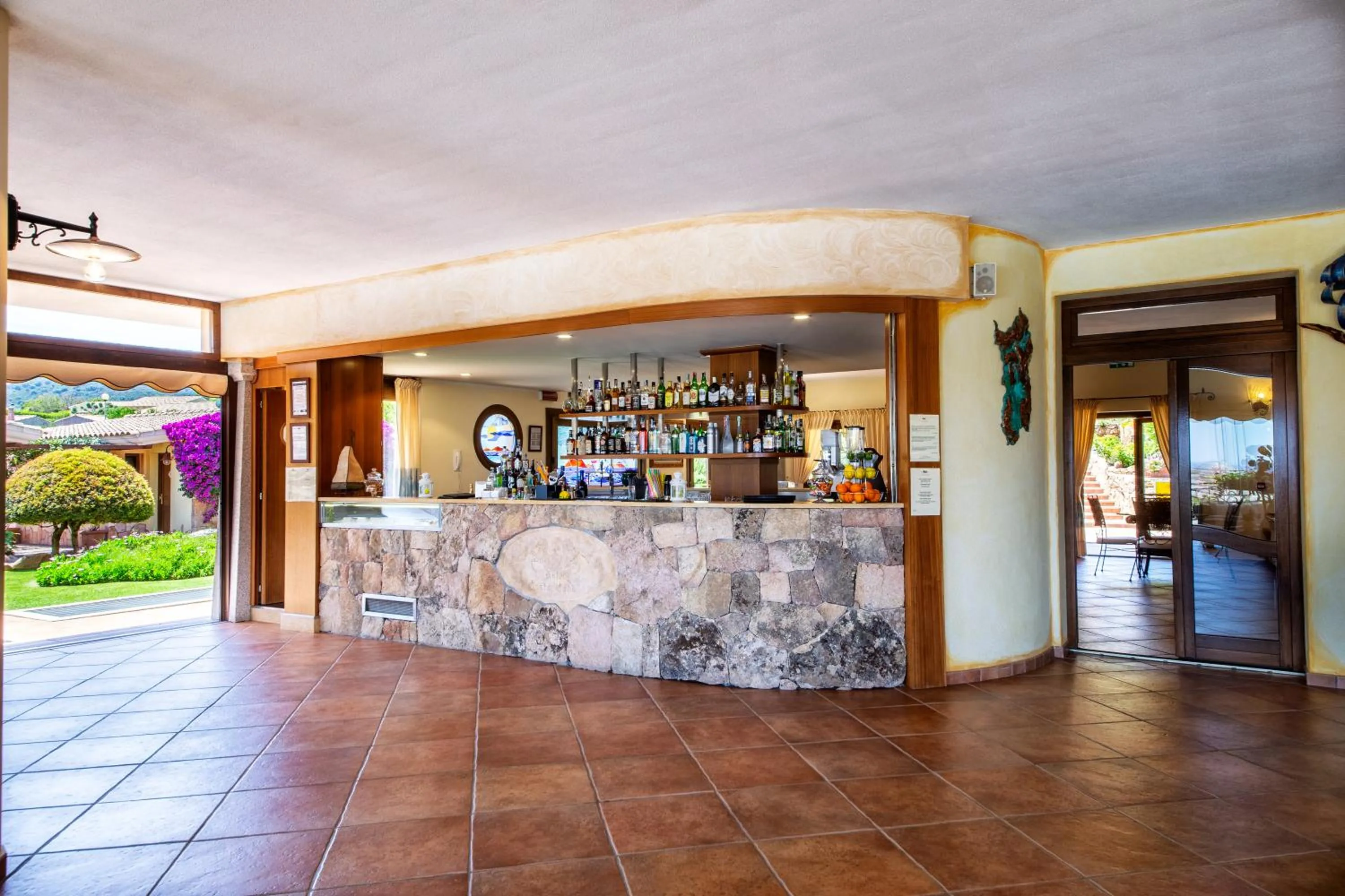Lounge or bar in Hotel Costa Caddu