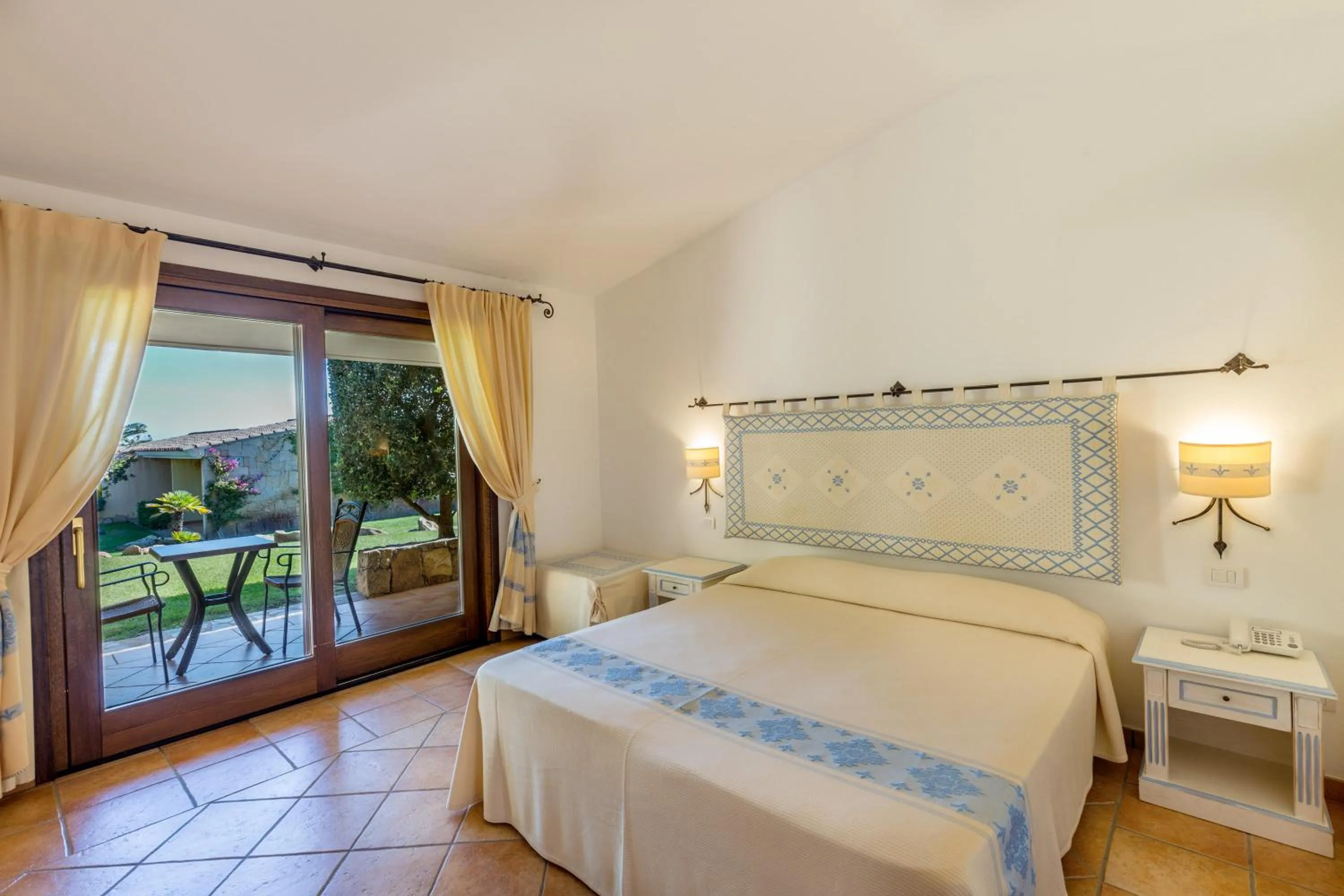 Bedroom, Bed in Hotel Costa Caddu