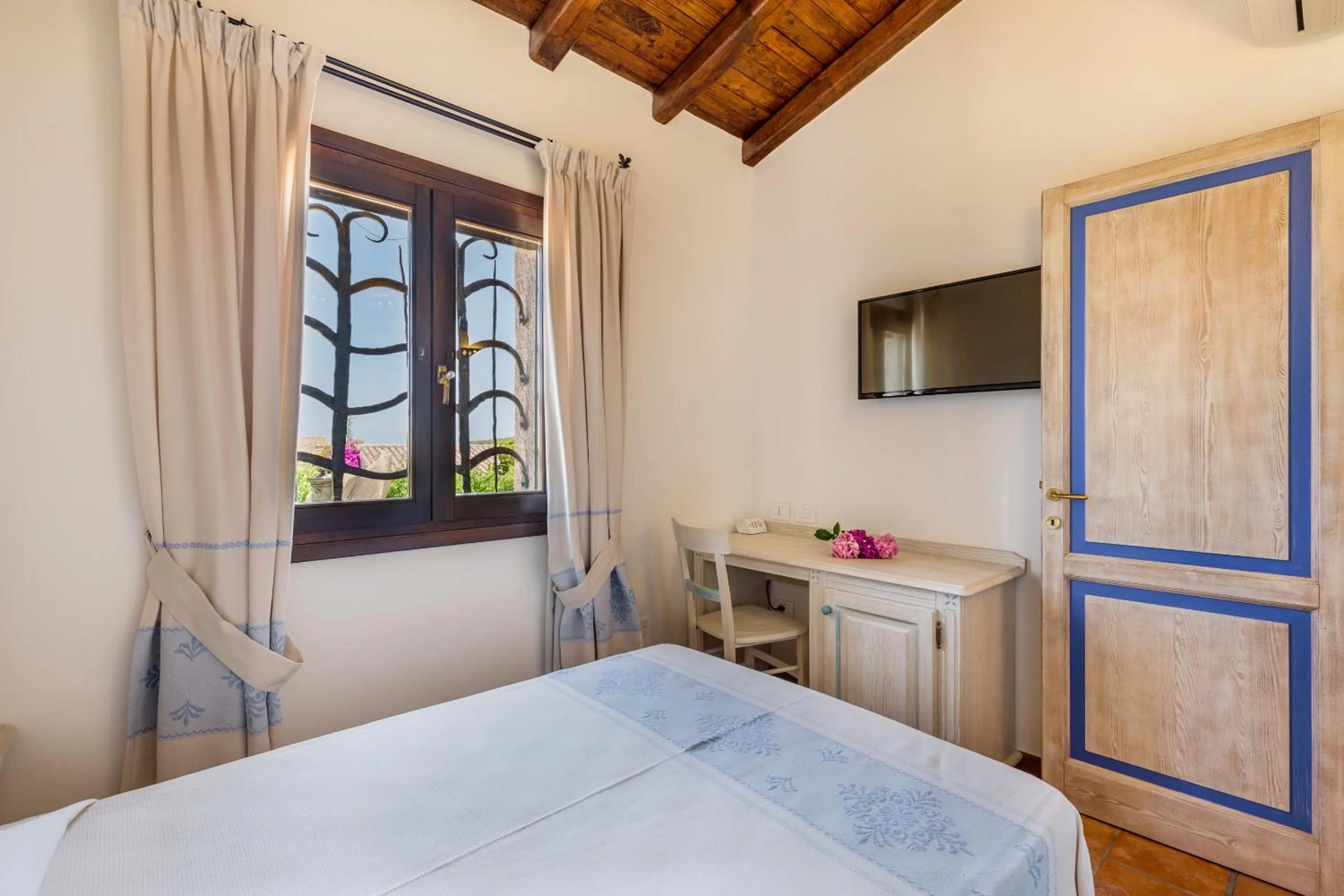 Bedroom, Bed in Hotel Costa Caddu