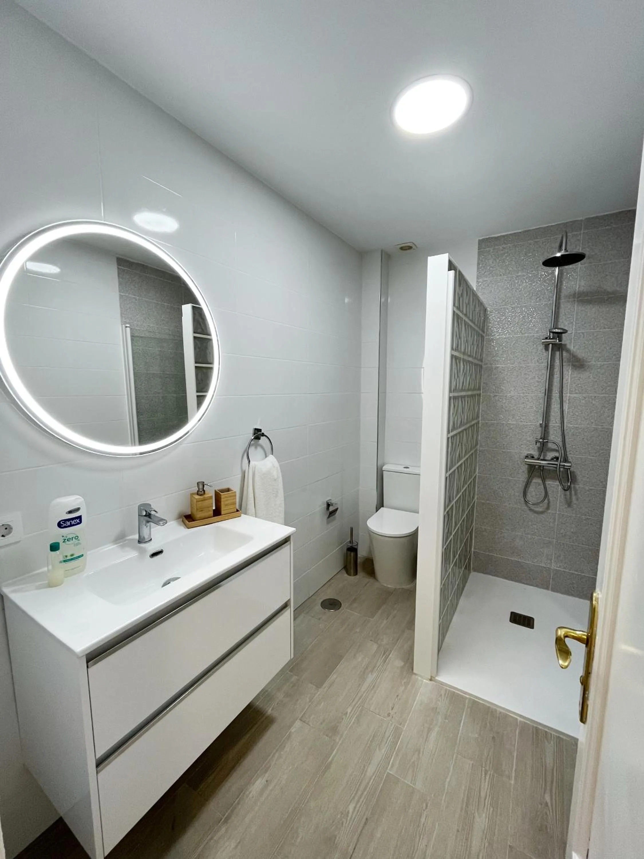 Shower in Club Apartments by Grupo Compostelana 5