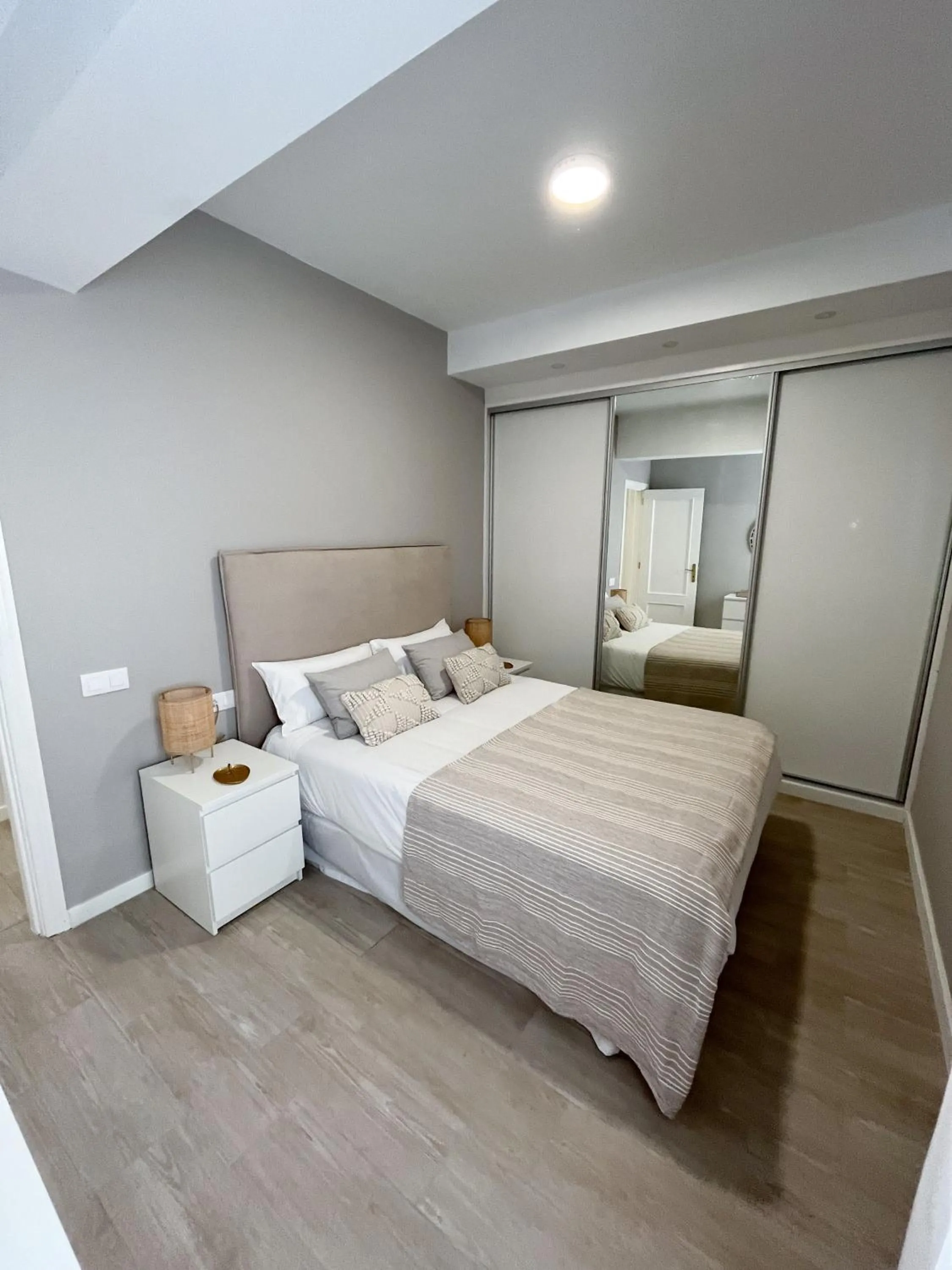 Bed in Club Apartments by Grupo Compostelana 5