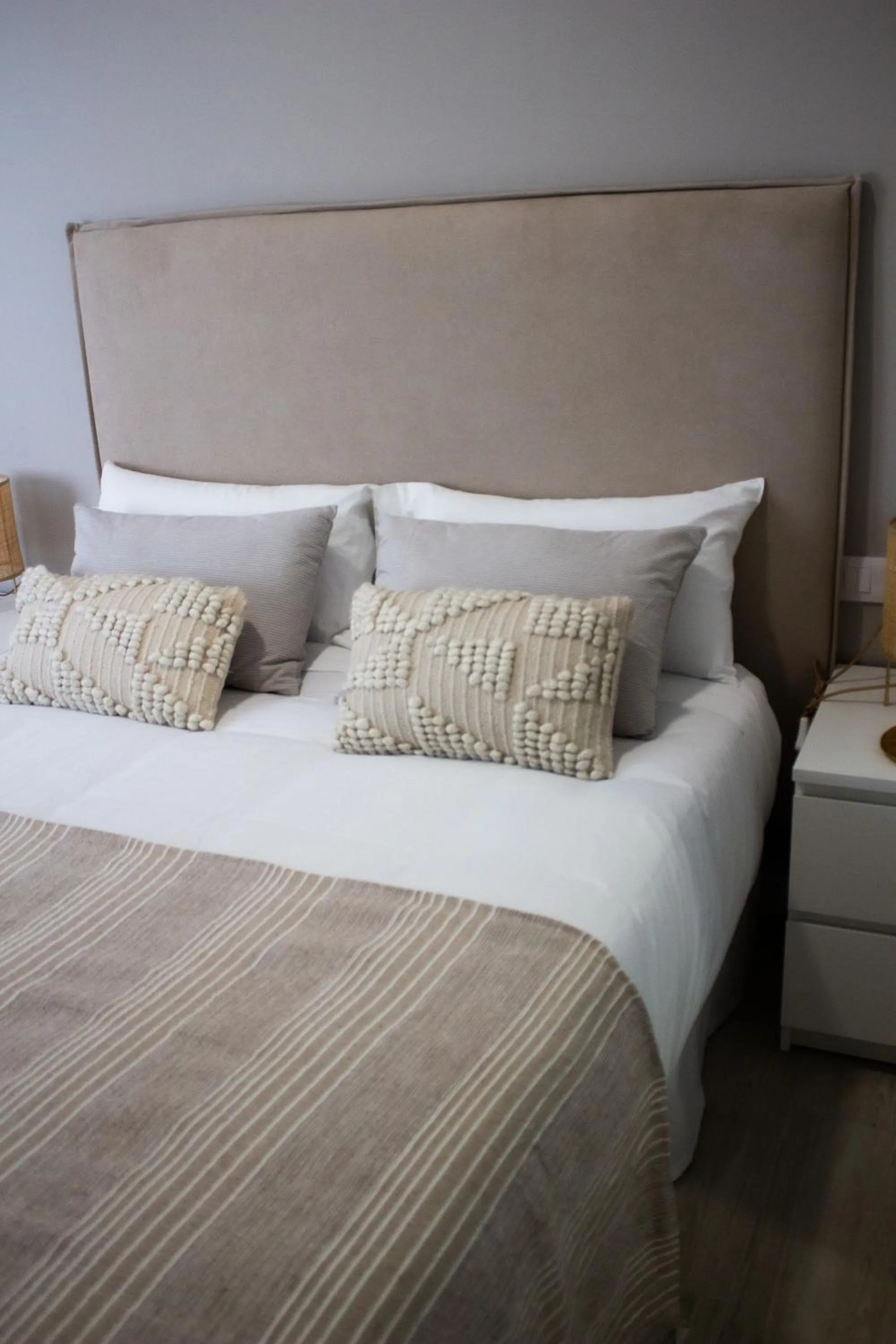 Bed in Club Apartments by Grupo Compostelana 5