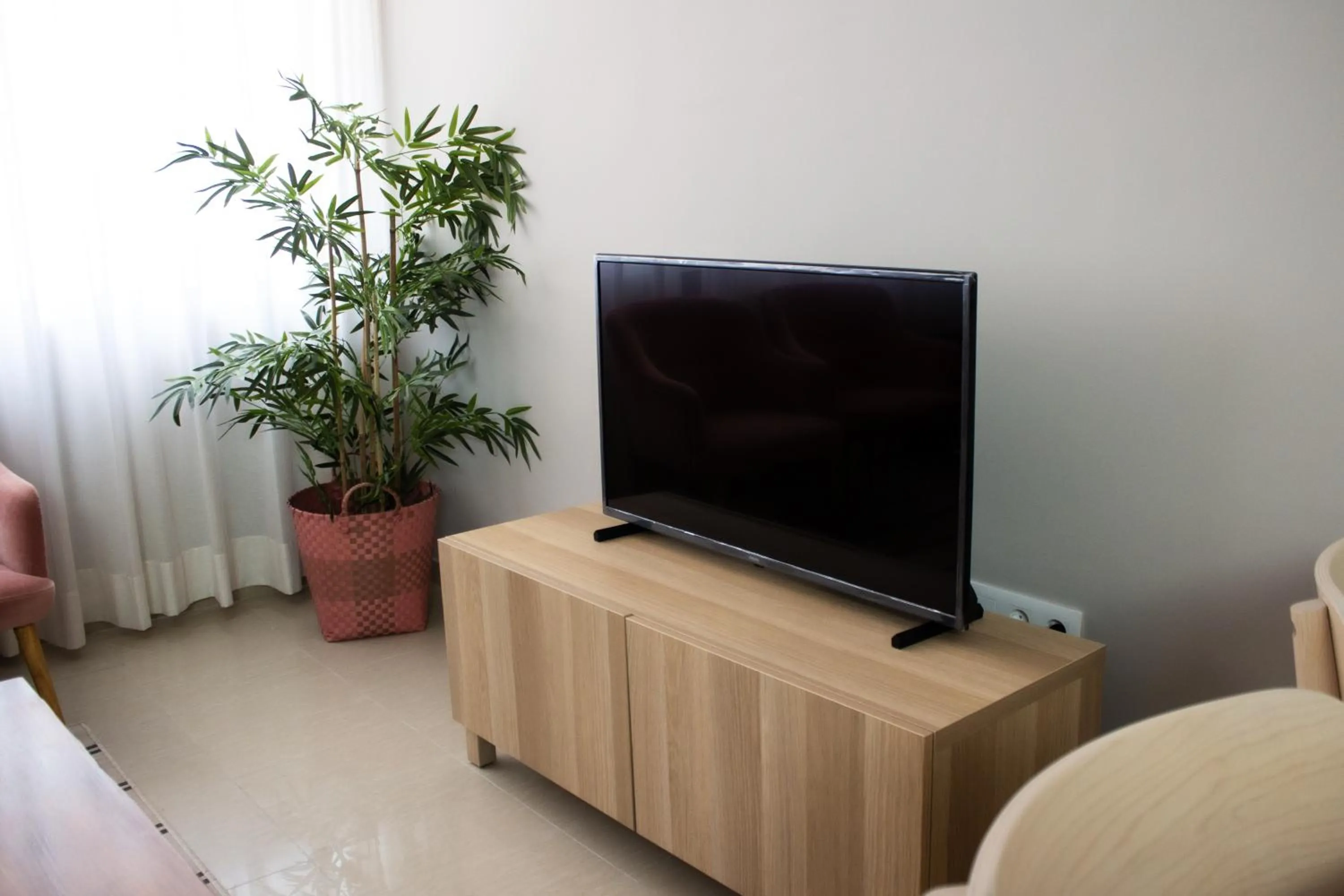 TV and multimedia in Club Apartments by Grupo Compostelana 5