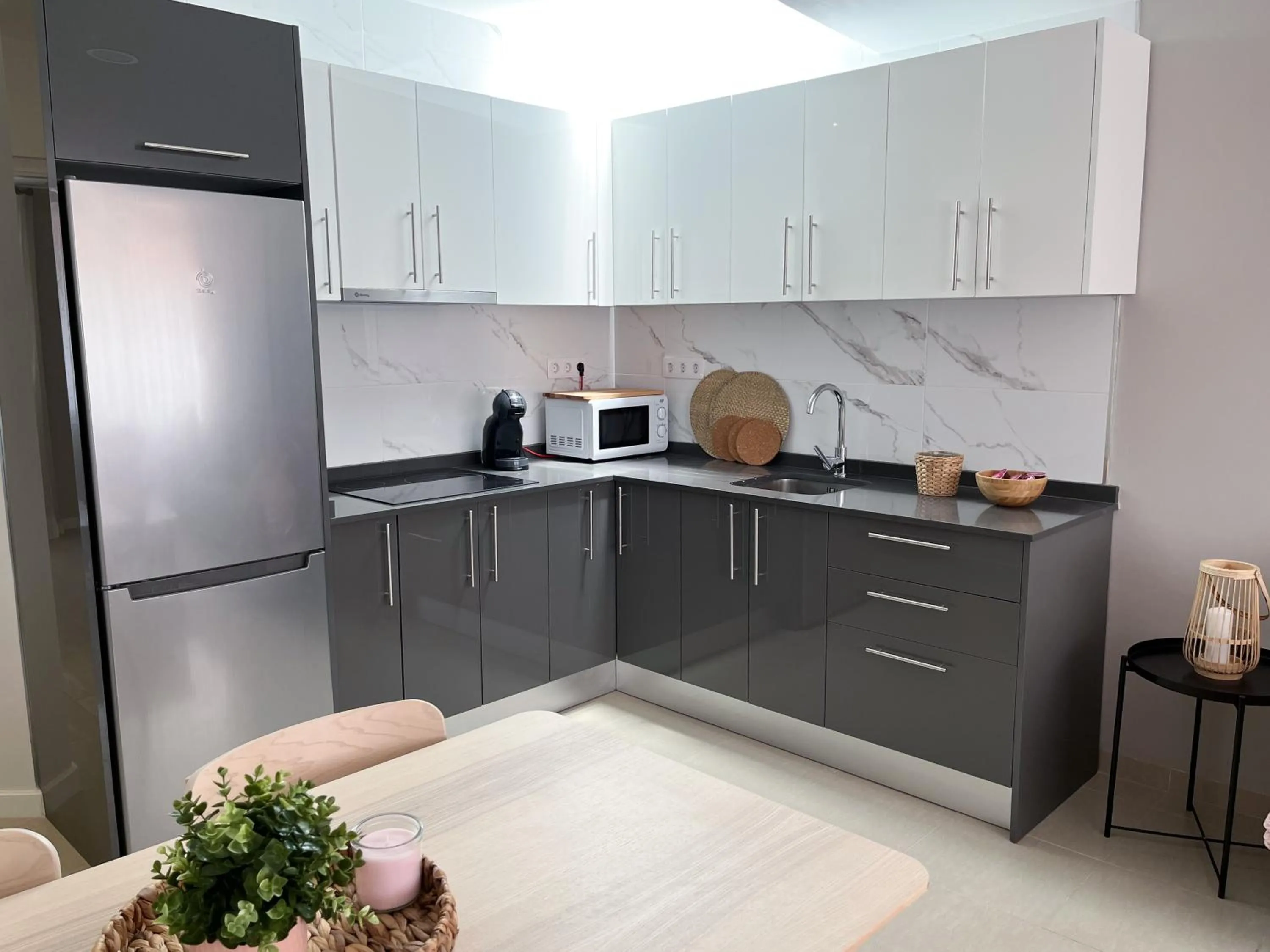 Dining area in Club Apartments by Grupo Compostelana 5