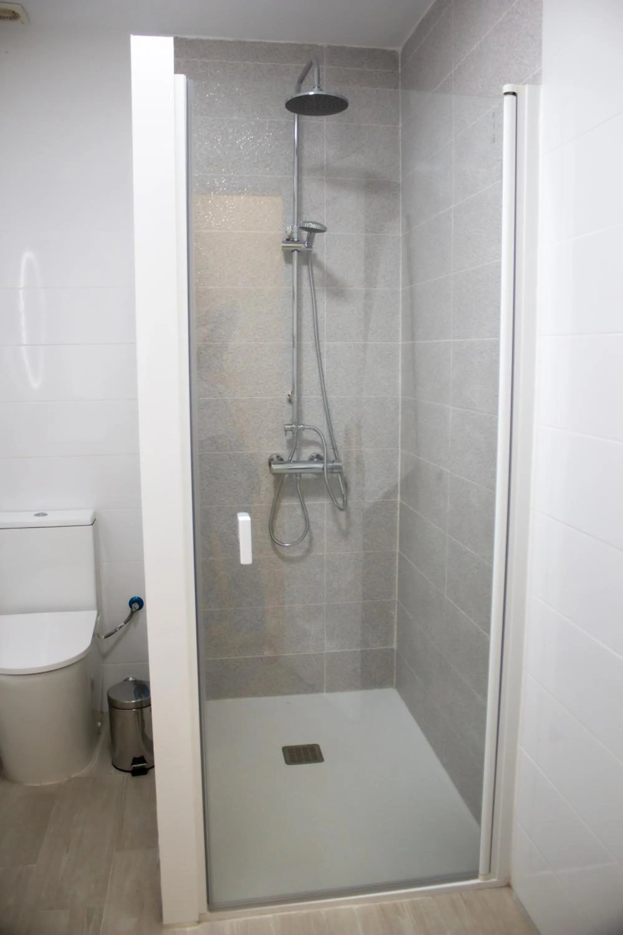 Shower in Club Apartments by Grupo Compostelana 5