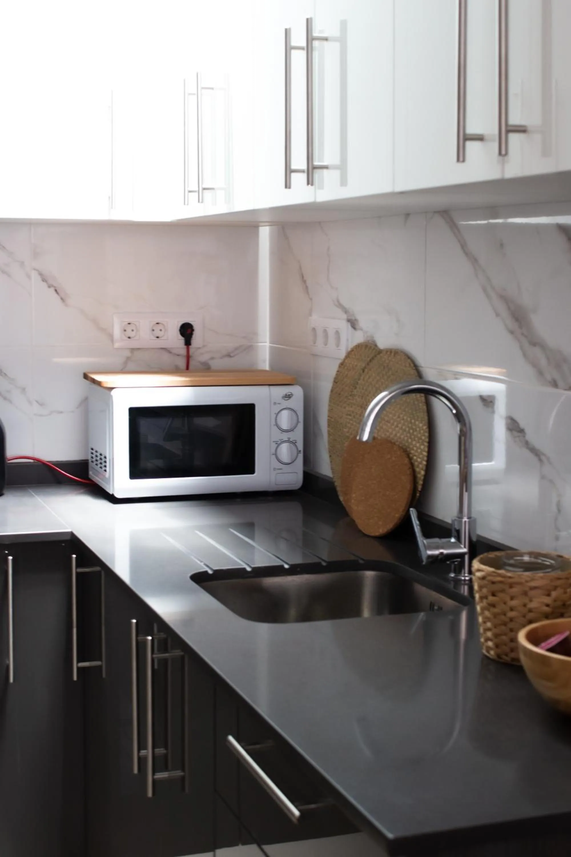 Kitchen or kitchenette in Club Apartments by Grupo Compostelana 5