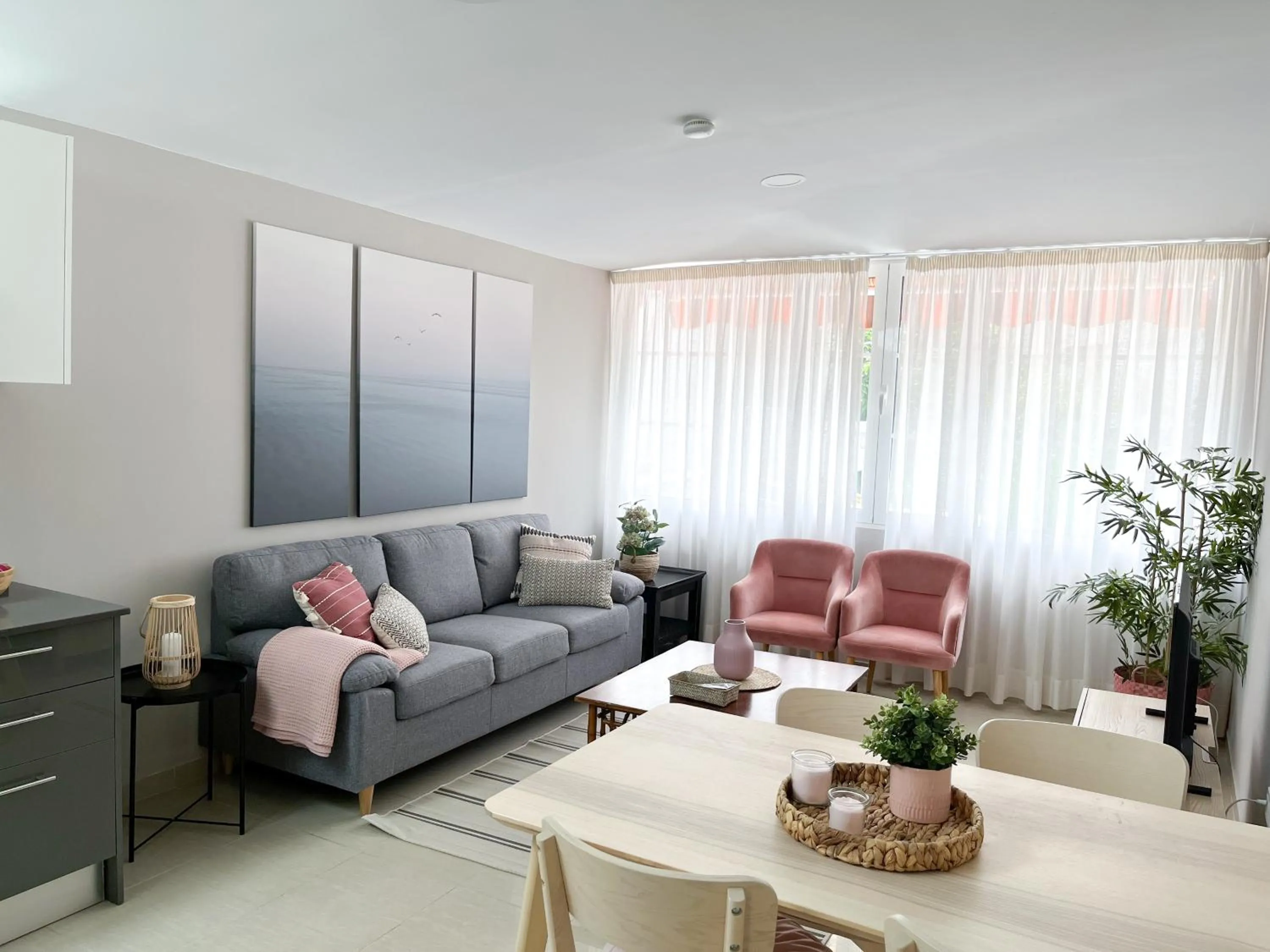 Living room in Club Apartments by Grupo Compostelana 5